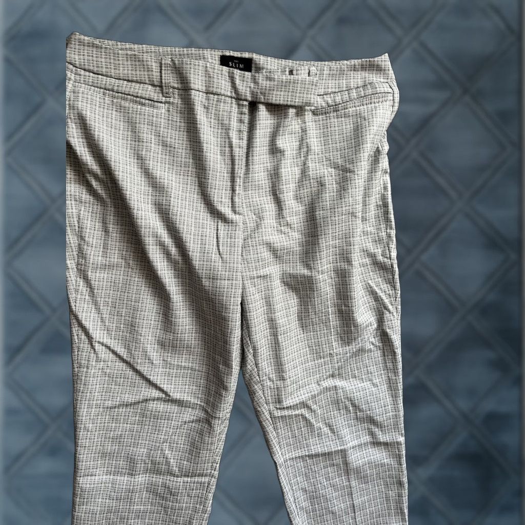 White House Black Market White House Black Market Gray The Slim Crop Career Pants Size 14 Size 36" / US 14 / IT 50 - 1 Thumbnail