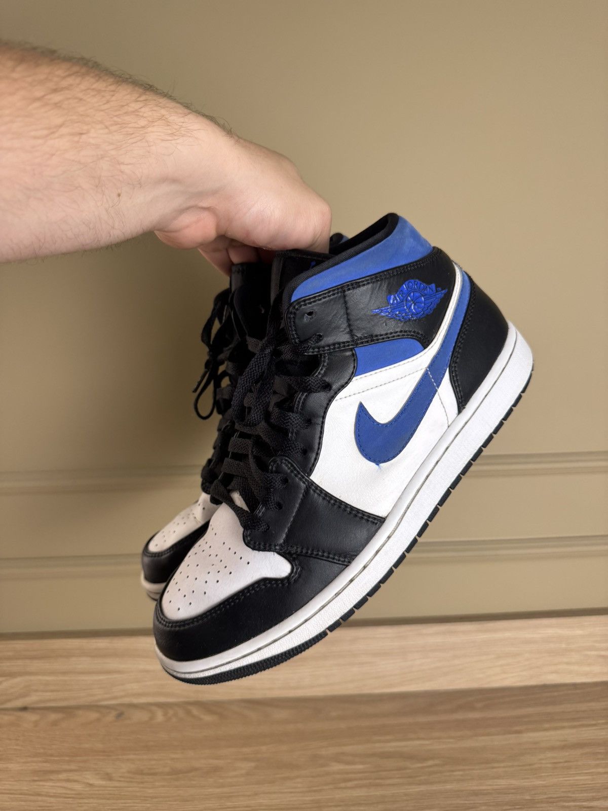 Jordan Brand Nike Air Jordan 1 Mid Chicago Toe Size 10.5 Used No Box Size US 10.5 / EU 43-44 - 3 Thumbnail