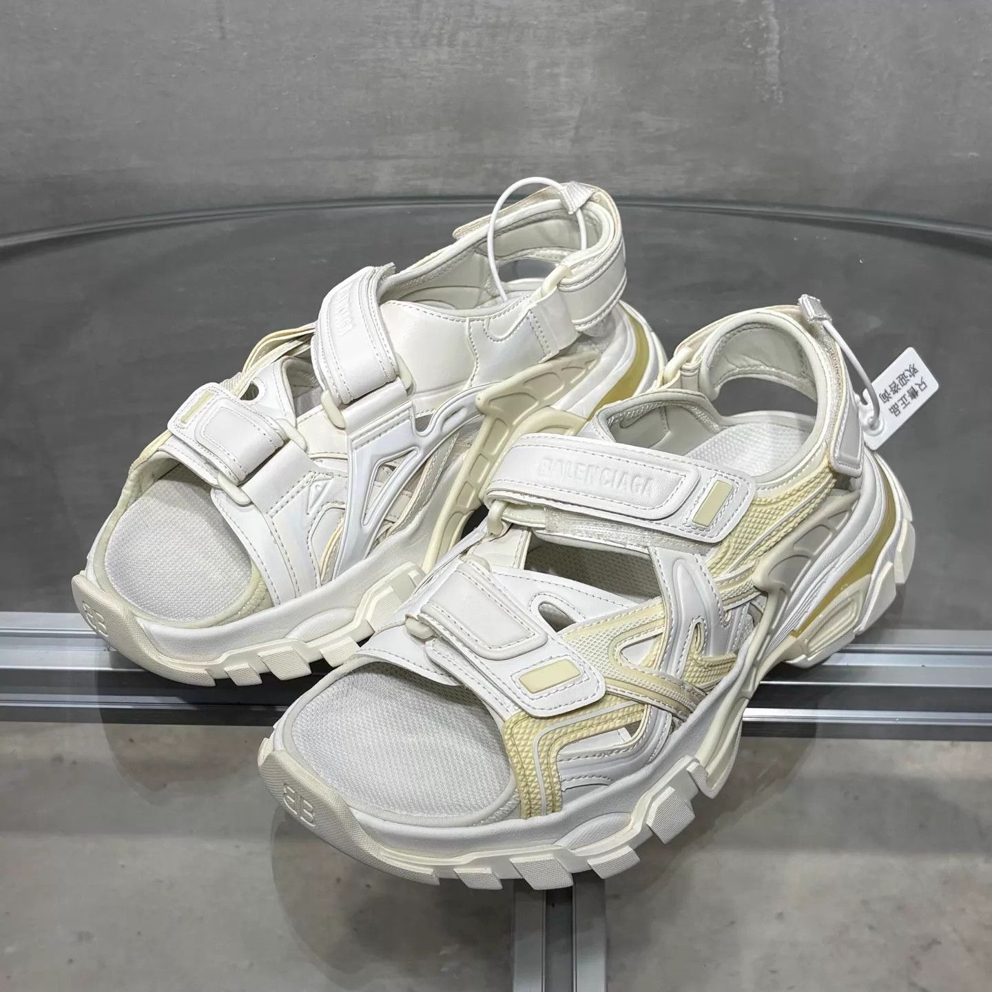 Balenciaga Balenciaga BLCG White Sandal 36 Size US 6 / IT 36 - 2 Thumbnail