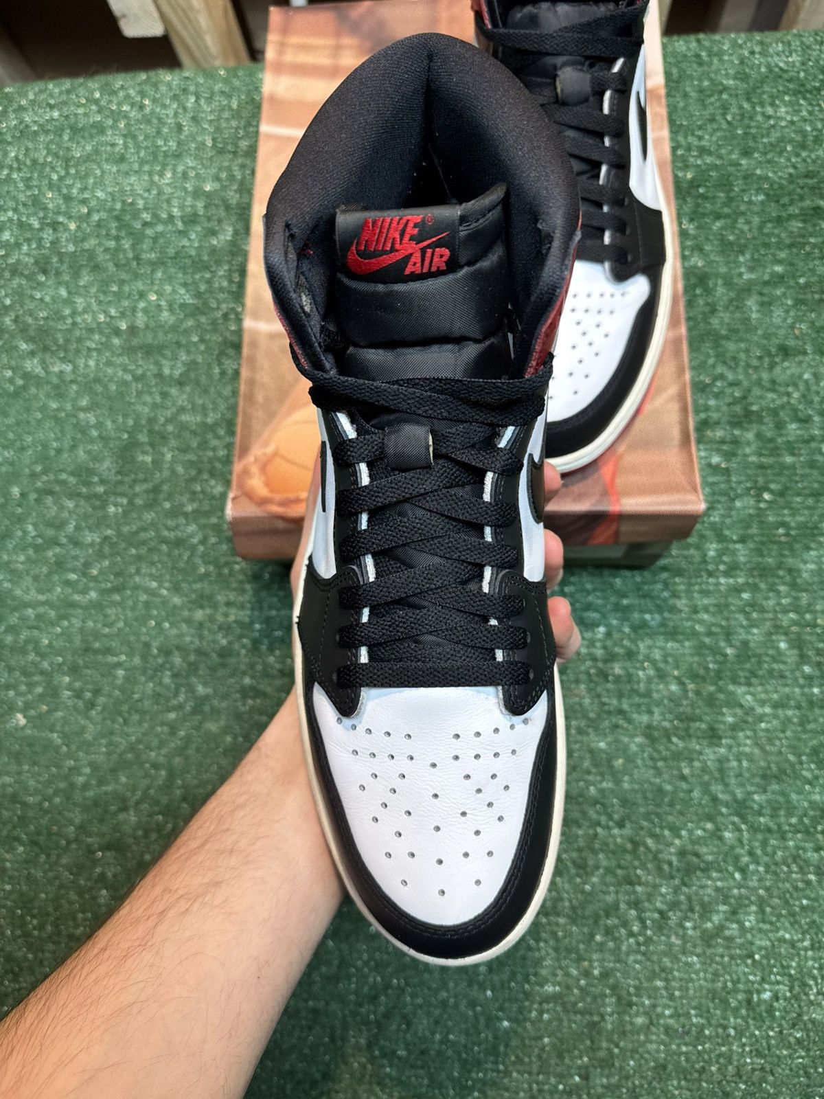 Jordan Brand Jordan Retro 1 Black Toe Reimagined Size 11 Size US 11 / EU 44 - 2 Thumbnail