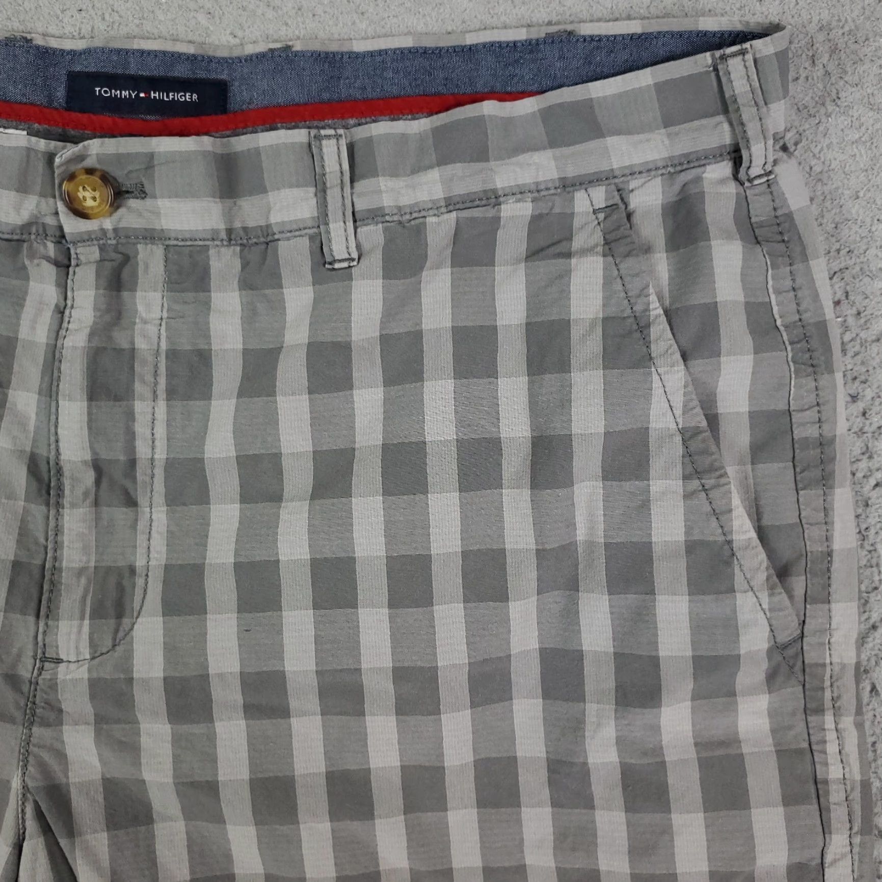 Tommy Hilfiger VINTAGE Tommy Hilfiger Shorts Mens Size 38 Flat Front Chinos Gray Plaid Casual Size US 38 / EU 54 - 3 Thumbnail
