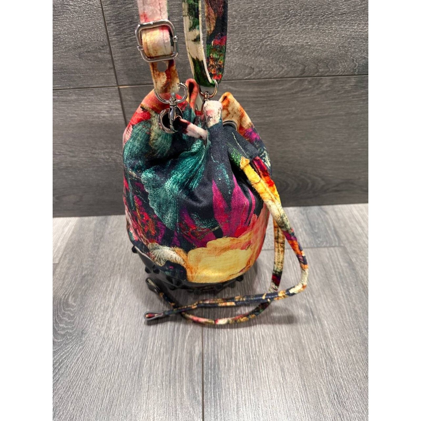 & Other Stories Medusa Bucket Womem Print Crossbody Bag B000492 Size ONE SIZE - 9 Thumbnail