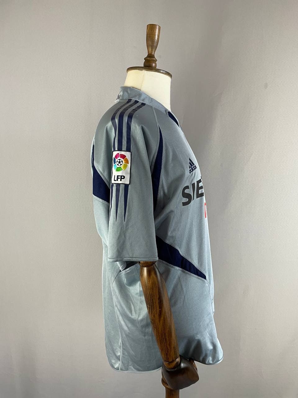 Adidas Adidas Real Madrid 9 Ronaldo 2004 Siemens Vintage RARE Size US L / EU 52-54 / 3 - 9 Thumbnail