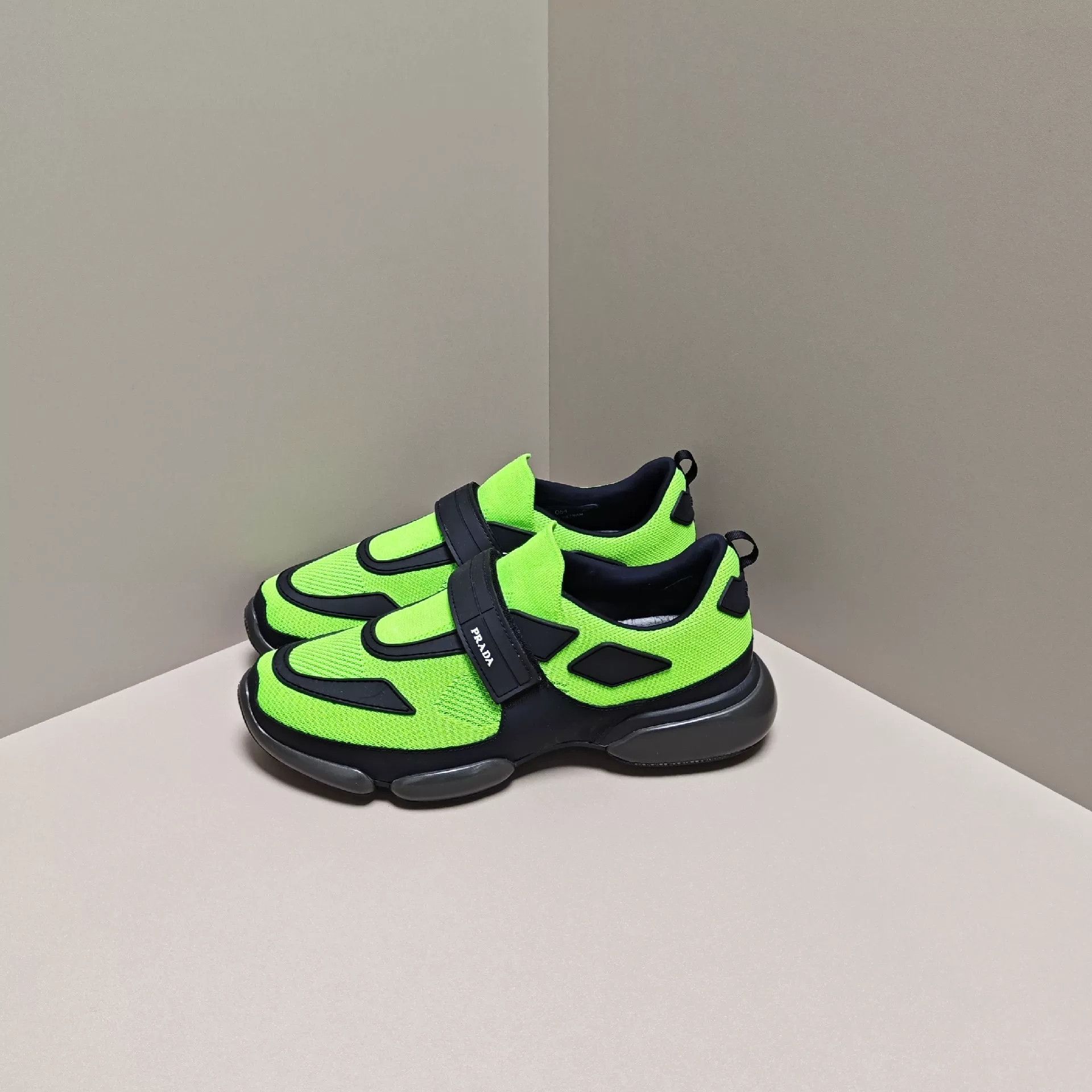 Prada Prada Casual Lowtop Sneakers 7 Men Size US 7 / EU 40 - 1 Thumbnail