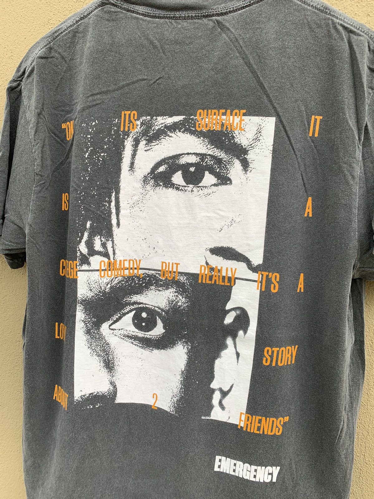 Vintage Thrashed Emergency Movie Comey Thriller Movie Faded Tshirt Size US L / EU 52-54 / 3 - 2 Thumbnail