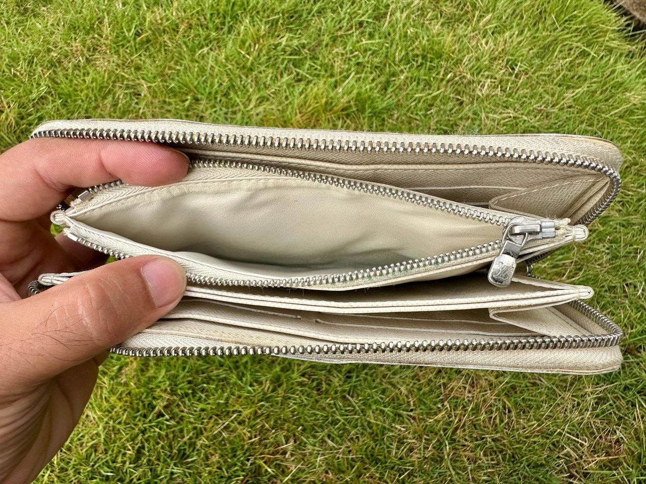 Louis Vuitton Authentic Louis Vuitton Ivory Epi Leather Zippy Wallet Size ONE SIZE - 9 Thumbnail