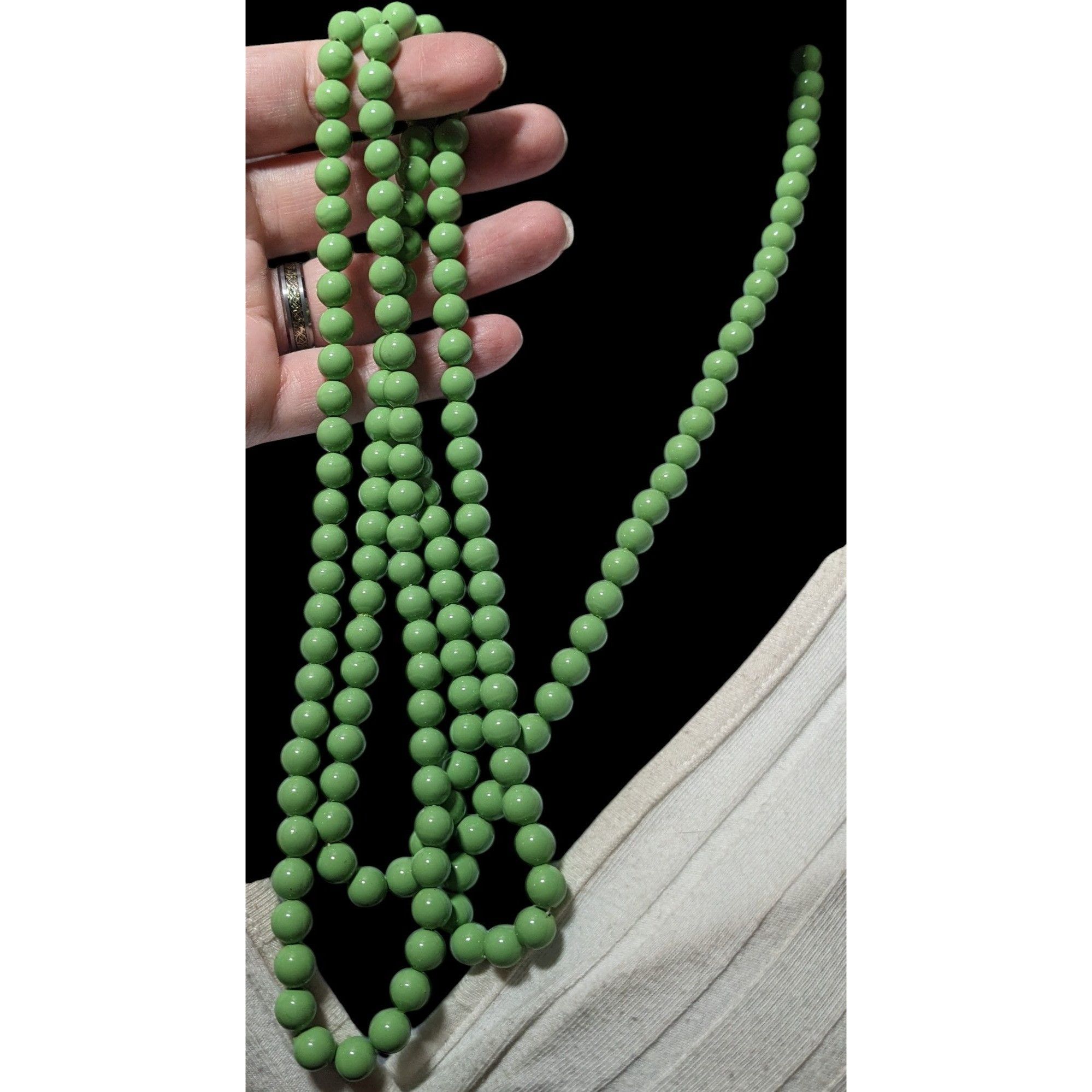 Other Vintage Pea Green Lightweight Beaded Opera Necklace Size ONE SIZE - 7 Thumbnail