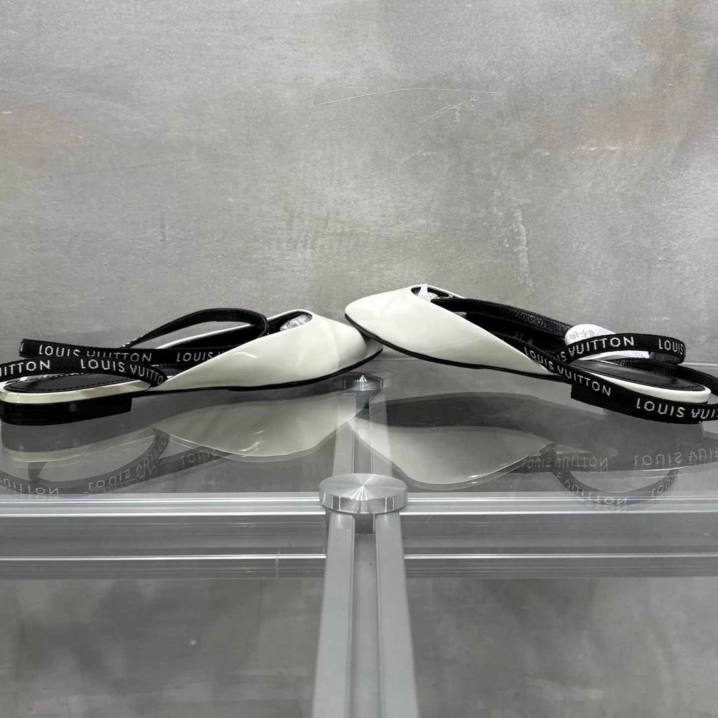Louis Vuitton LV White Low Heels UK3 37 Size US 6.5 / IT 36.5 - 5 Thumbnail