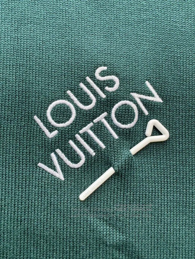 Louis Vuitton Louis Vuitton size 4L Dark green pin knitted short sleeve Size US M / EU 48-50 / 2 - 5 Thumbnail