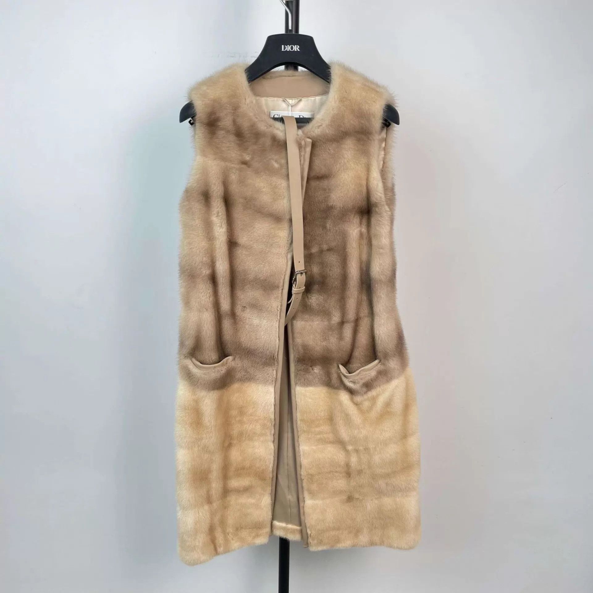 Dior Dior 95 new mink fur sleeveless coat 36 Size XS / US 0-2 / IT 36-38 - 1 Thumbnail