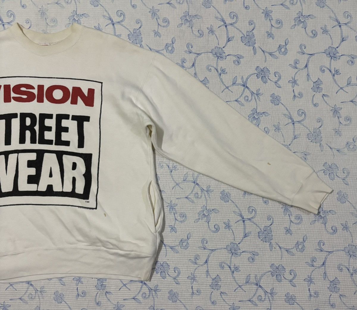 Vintage Vision Streetwear Sweatshirt Made in USA Size US L / EU 52-54 / 3 - 3 Thumbnail