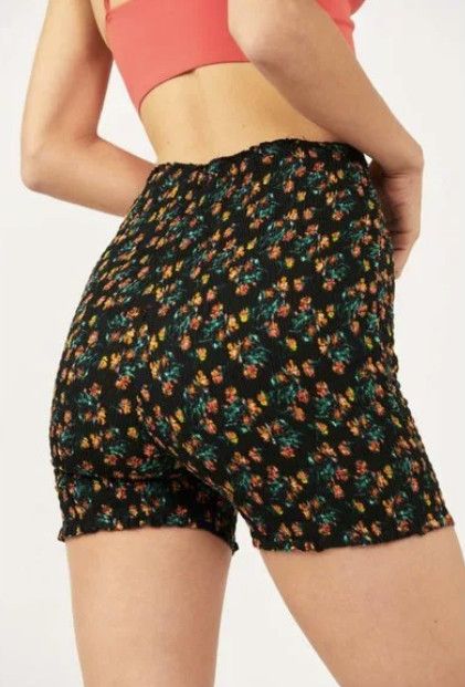 Free People Free People Maia Smocked Shorts Black Floral ( S ) Size 28" / US 6 / IT 42 - 2 Thumbnail