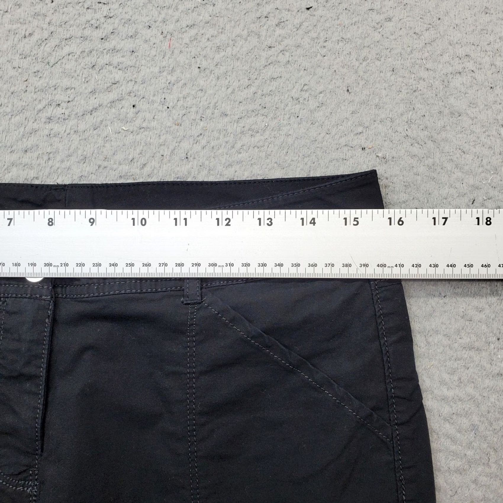 White House Black Market White House Black Market Poplin Cargo Crop Pants Womens 4 Black Button Fly Casual Travel Cotton Solid 25" Inseam 33.75" Outseam Mens? Size 27" / US 4 / IT 40 - 6 Thumbnail