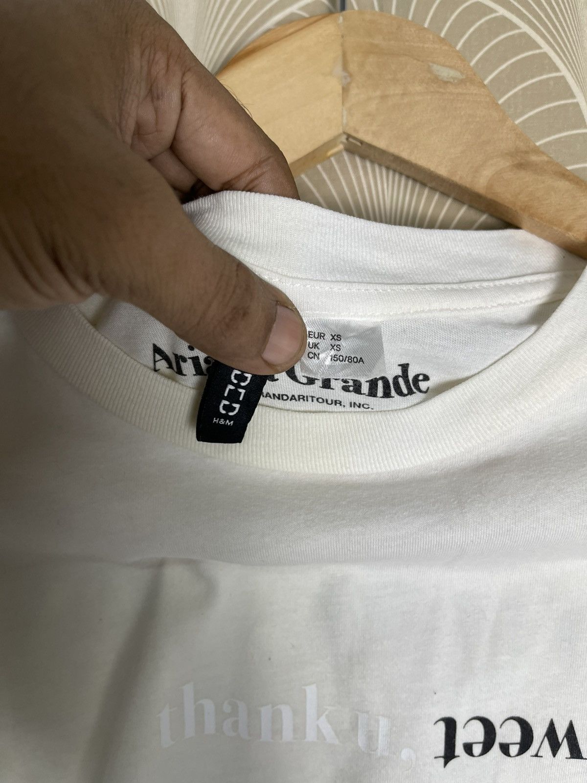 Band Tees × H&M ARIANNA GRANDE 2020 WORLD TOUR TSHIRT Size XS / US 0-2 / IT 36-38 - 8 Thumbnail