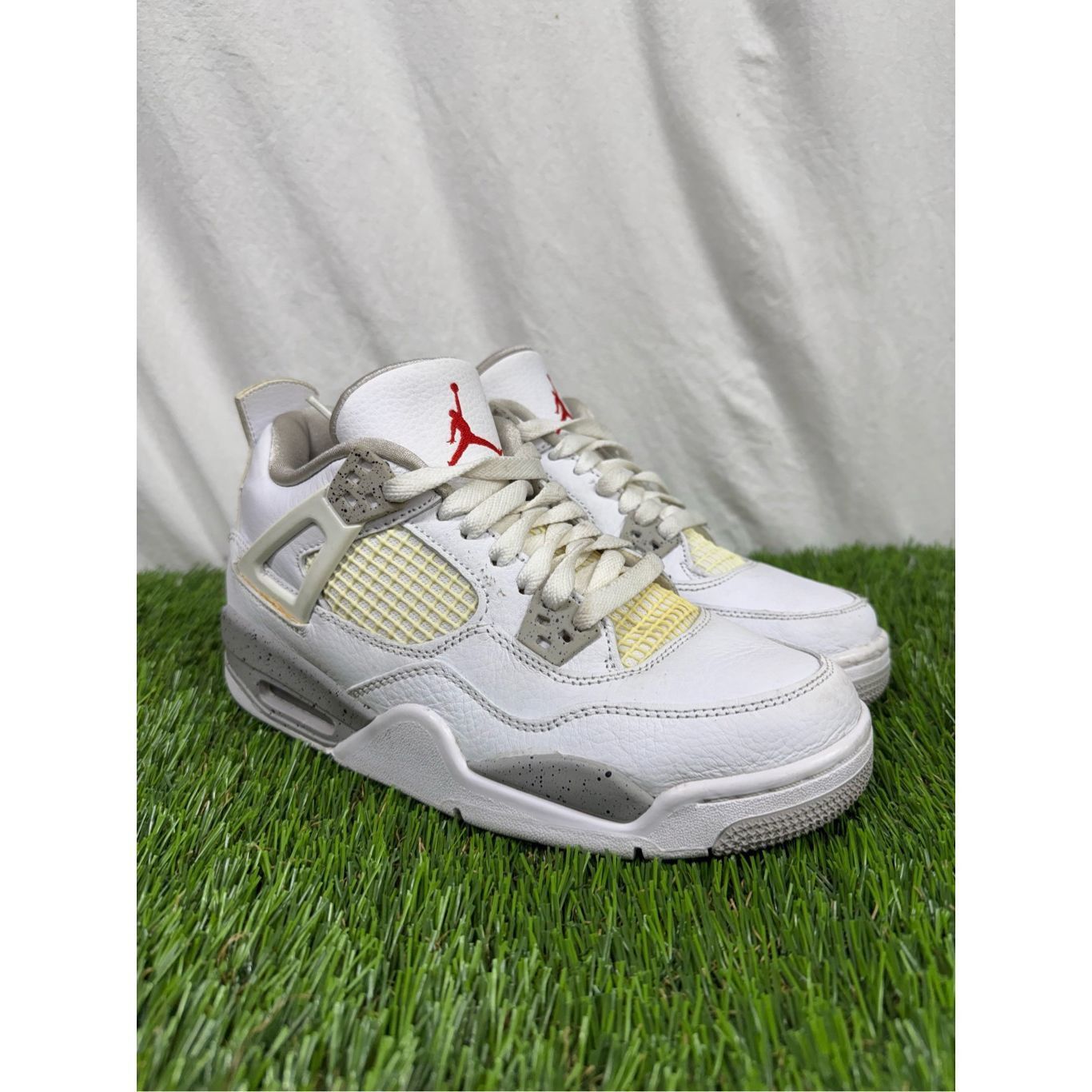 Jordan Brand Size 6Y Jordan 4 Retro White Oreo - Pre-Owned DJ4699 100 GS Size US 6 / EU 39 - 1 Thumbnail