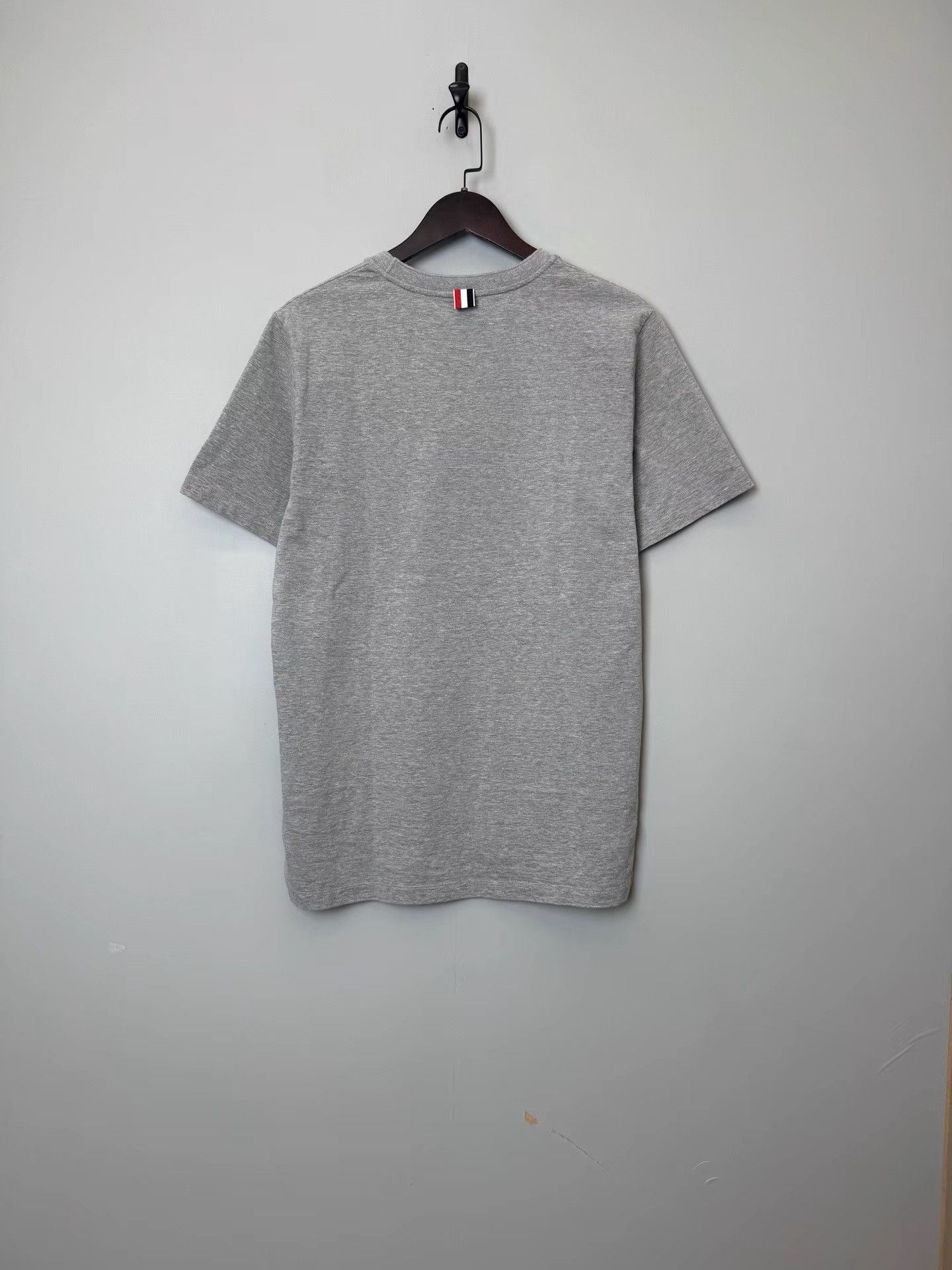 Thom Browne Thom Browne Classic Tricolor Ribbon Short Sleeve Shirt K36 Size US M / EU 48-50 / 2 - 2 Thumbnail