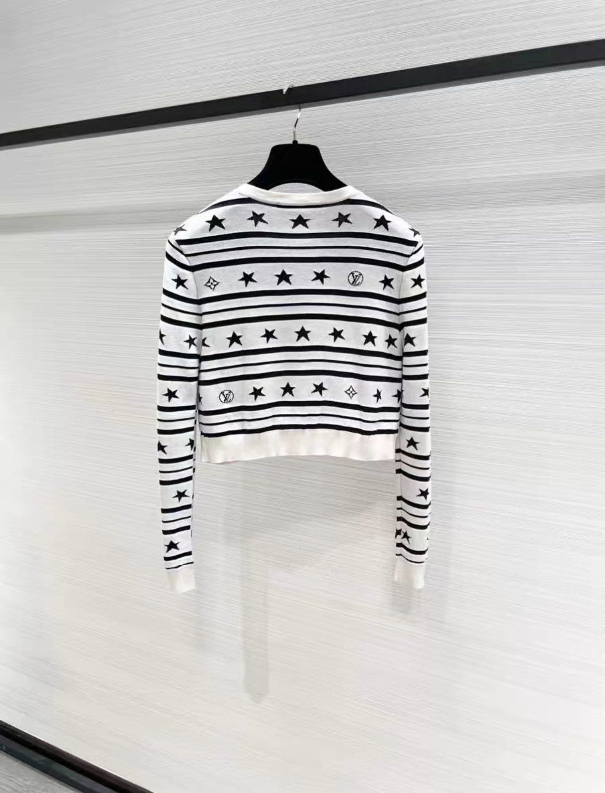 Louis Vuitton LV Stylish White Star Pattern Knit Cardigan J33 Size S / US 4 / IT 40 - 2 Thumbnail