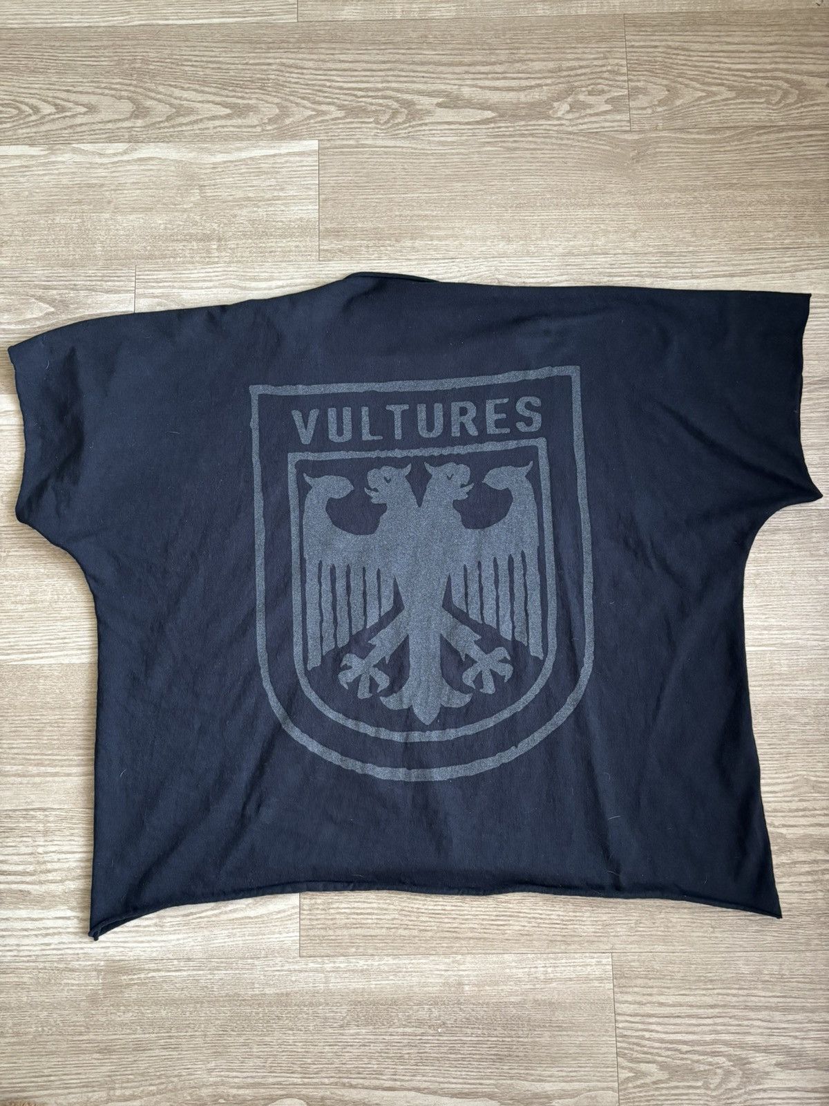 Yeezy Yeezy vultures tee Size US L / EU 52-54 / 3 - 3 Thumbnail