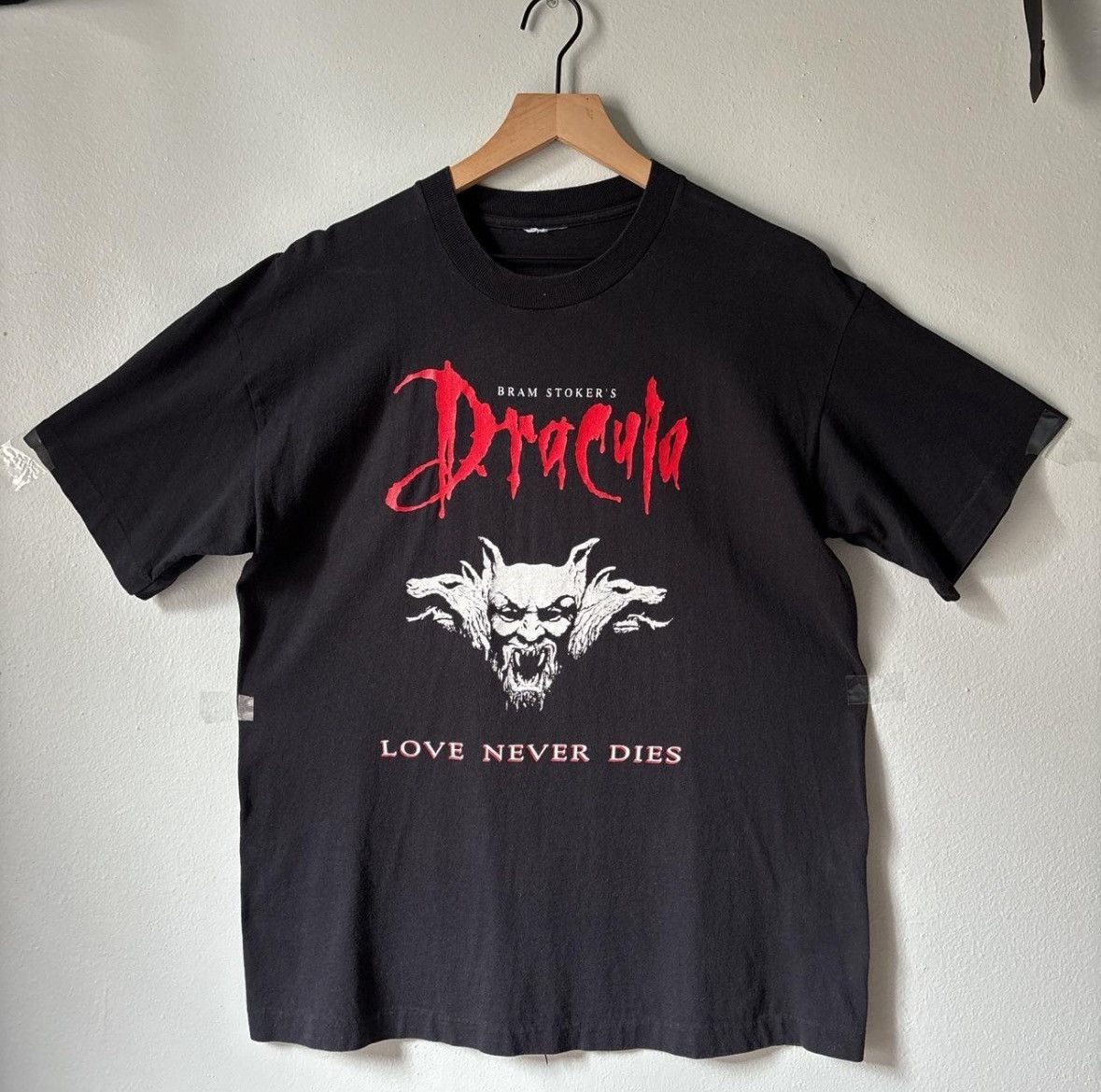 Fruit Of The Loom Vintage 90’s Bram Stroker’s Dracula “Love Never Dies” Shirt Size US L / EU 52-54 / 3 - 1 Thumbnail