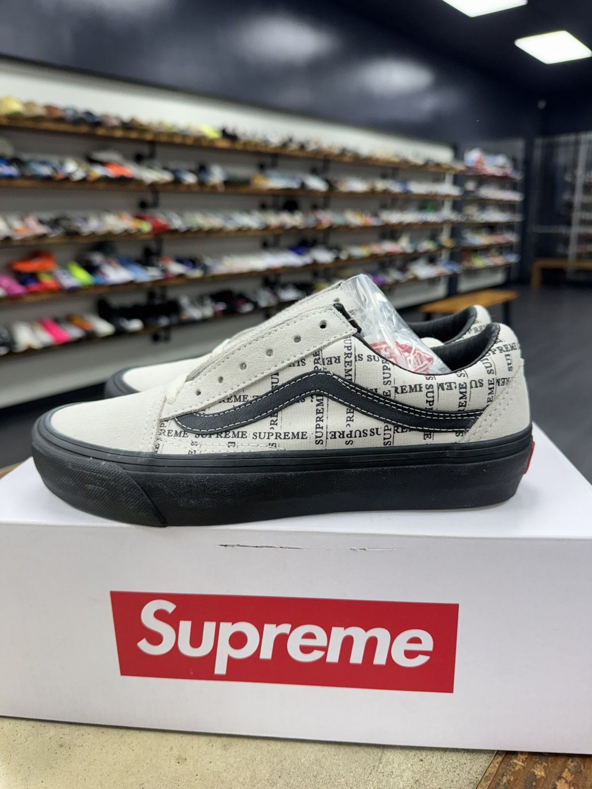 Supreme × Vans Supreme X Vans Grid White (SIZE 4.5M) Size US 5 / EU 37 - 4 Thumbnail