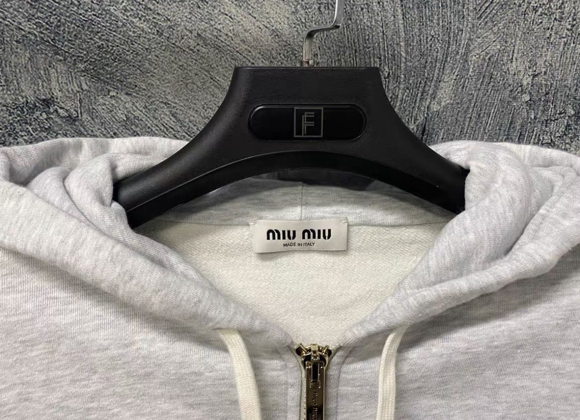 Miu Miu Miu Miu Gray Cropped Long Sleeve Hoodie .xy Size XS / US 0-2 / IT 36-38 - 3 Thumbnail