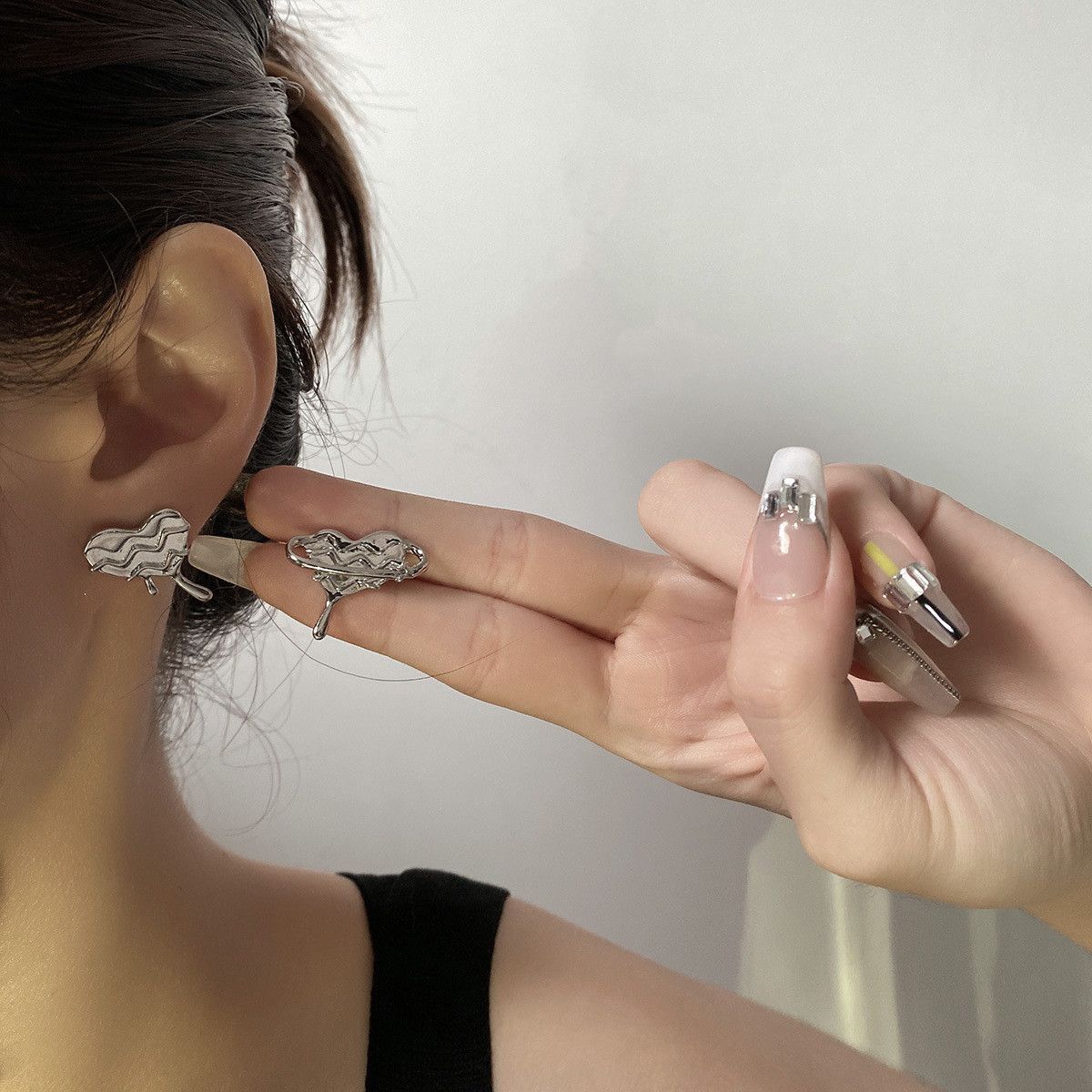 Jewelry Heart Dark Earrings One Pairs Chrome Jewelry Size ONE SIZE - 4 Thumbnail