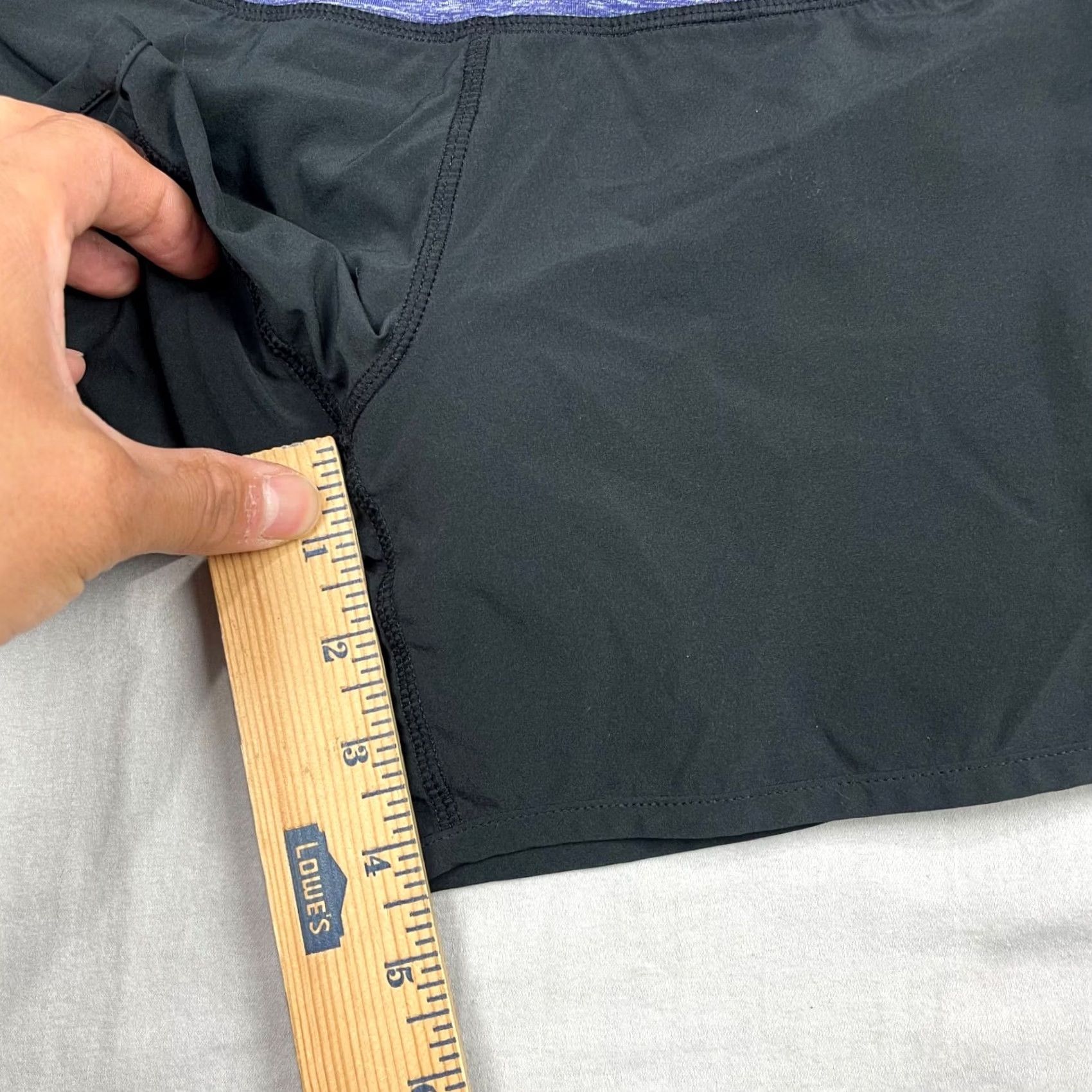 Lululemon Lululemon Shorts Women 4 Brief Lined Zip Pocket Gym Performance Outdoor Black Size 27" / US 4 / IT 40 - 7 Thumbnail