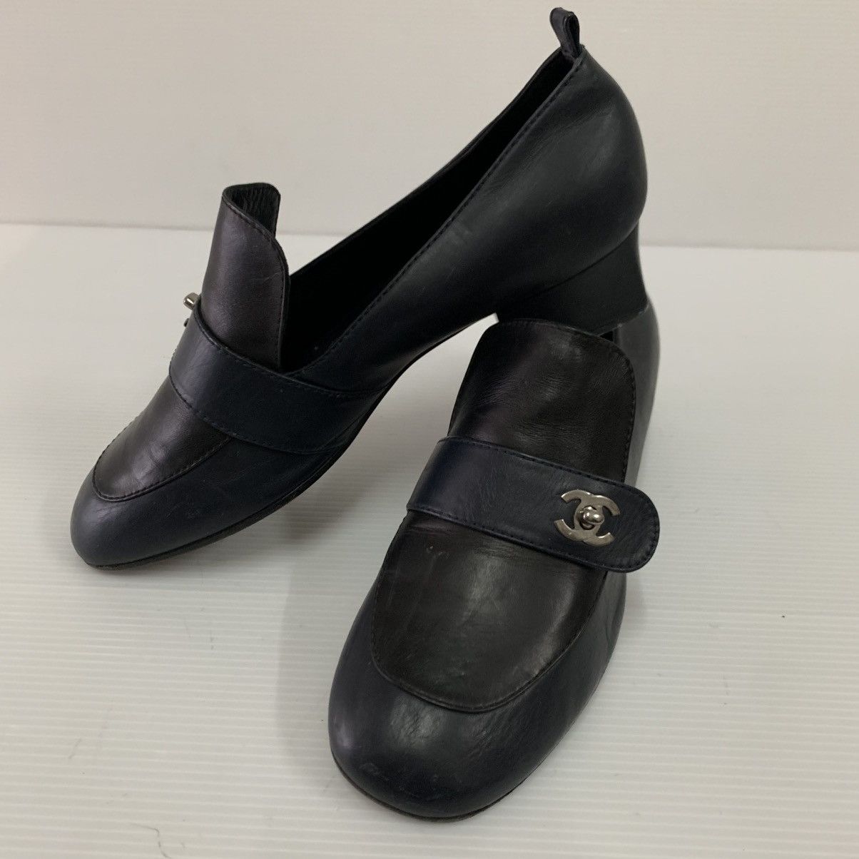 Chanel Chanel CC Logos Black Leather Shoes Pre-owned Size US 8 / IT 38 - 8 Thumbnail