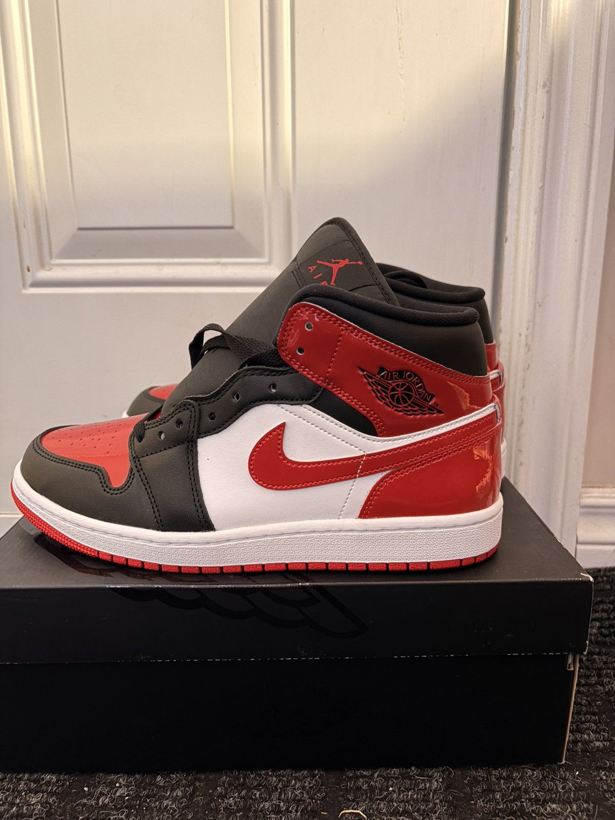 Jordan Brand Jordan Air Jordan 1 Mid SE Size US 8.5 / EU 41-42 - 2 Thumbnail