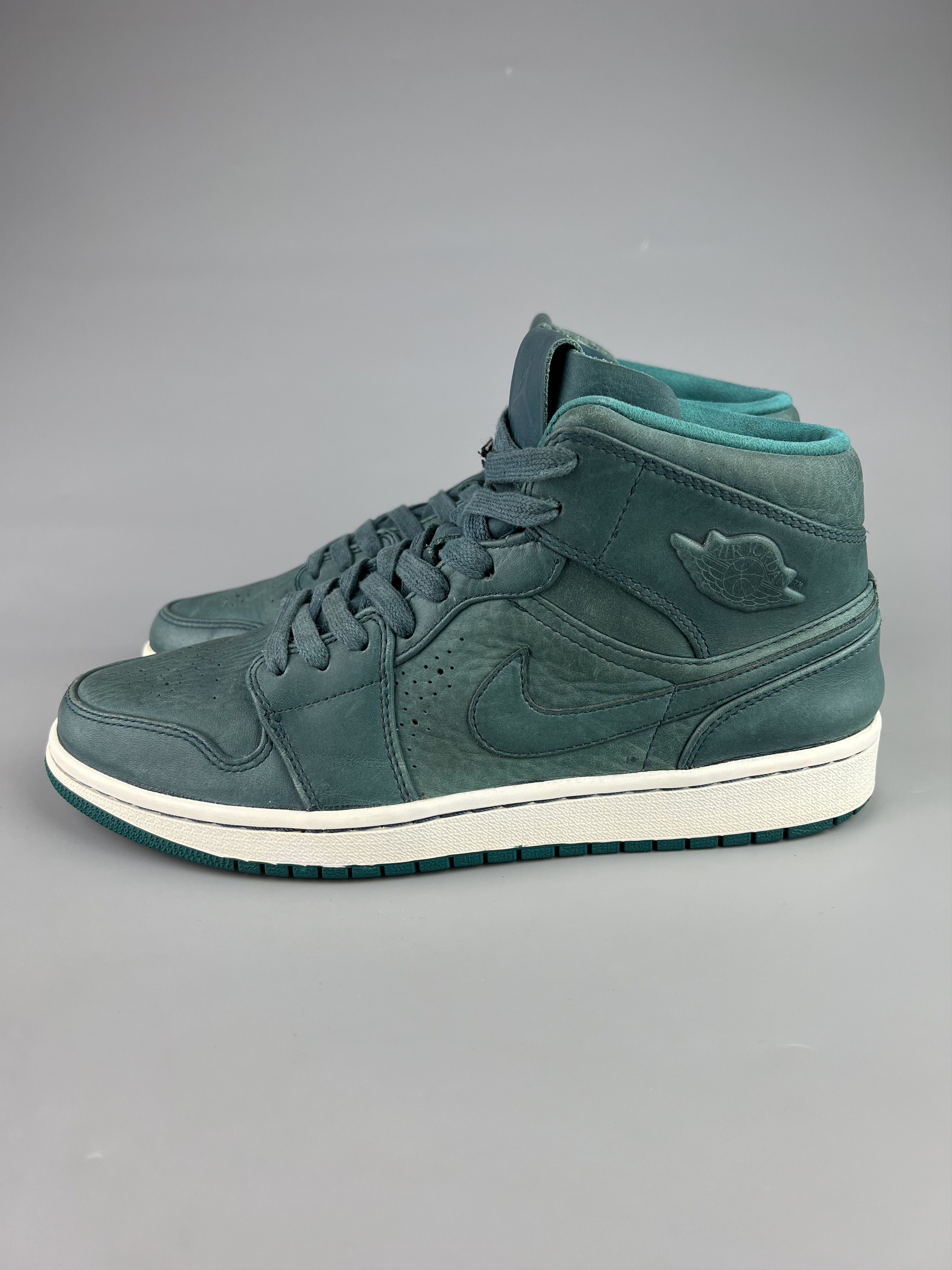 Jordan Brand 2014 Nike Air Jordan 1 Retro Mid Nouveau Teal Green US10 Size US 10 / EU 43 - 2 Thumbnail