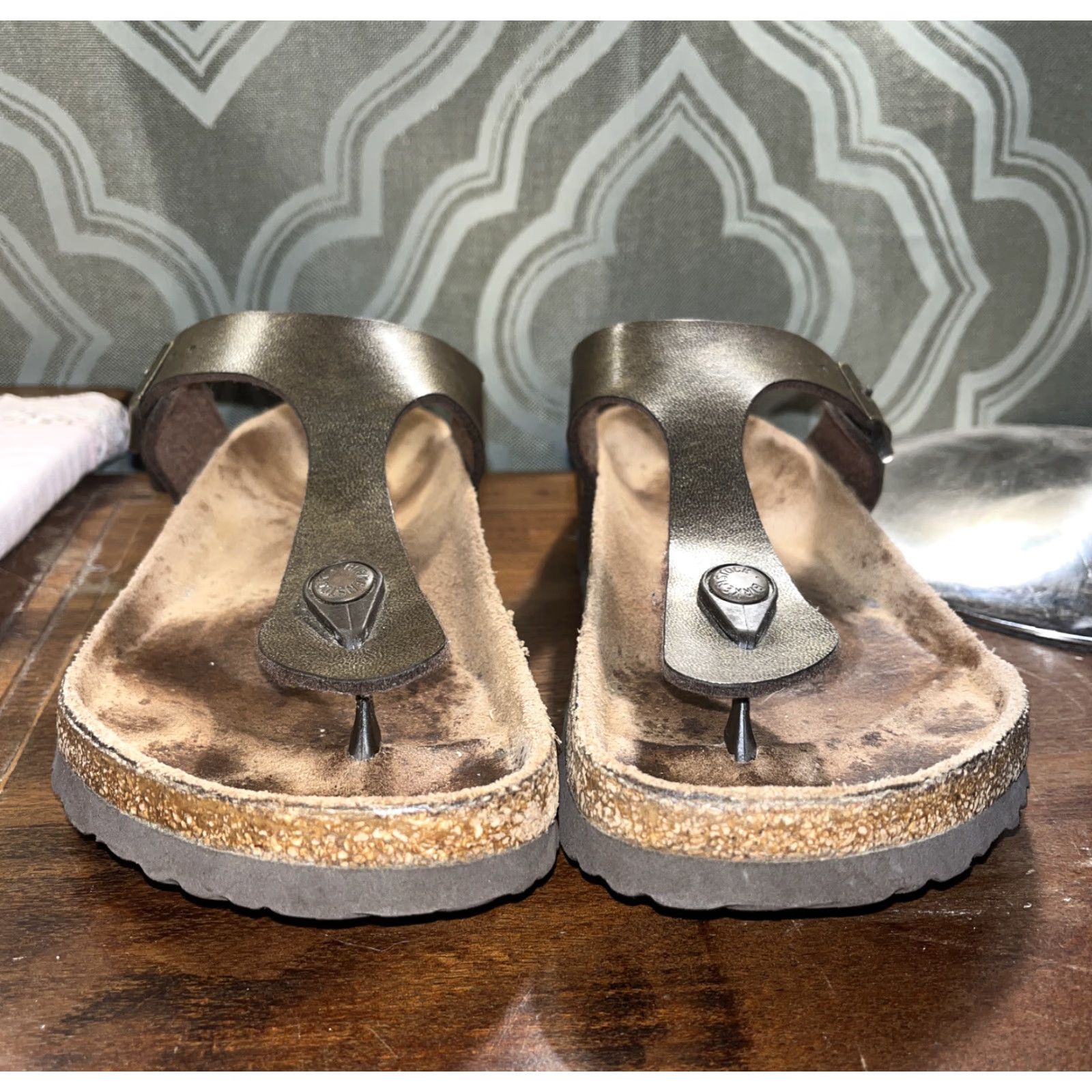 Birkenstock Birkenstock Gizeh Sandals Gold Birch-Flor Women 6 US 37 EU Buckle Thong Flat Heel Sandal Weather: Casual Workwear Travel Vintage: No Size US 6 / IT 36 - 5 Thumbnail