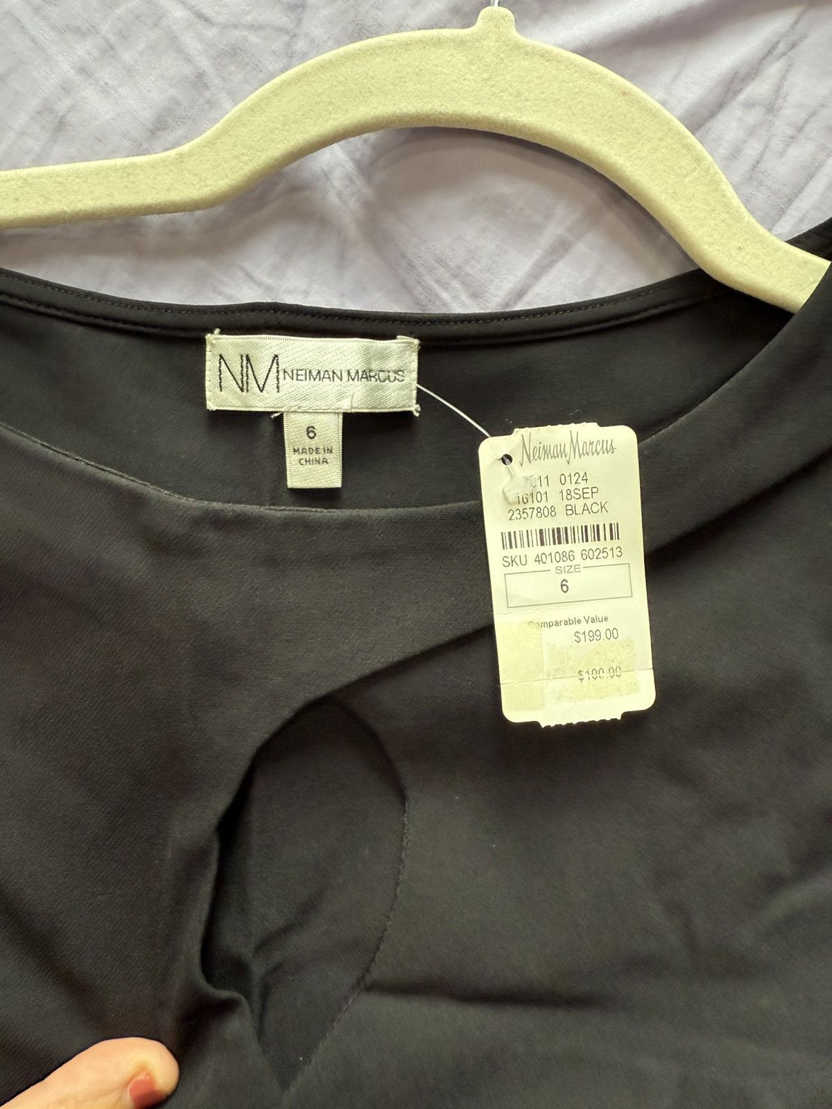 Neiman Marcus Neiman Marcus women dress size 6 Size M / US 6-8 / IT 42-44 - 5 Thumbnail