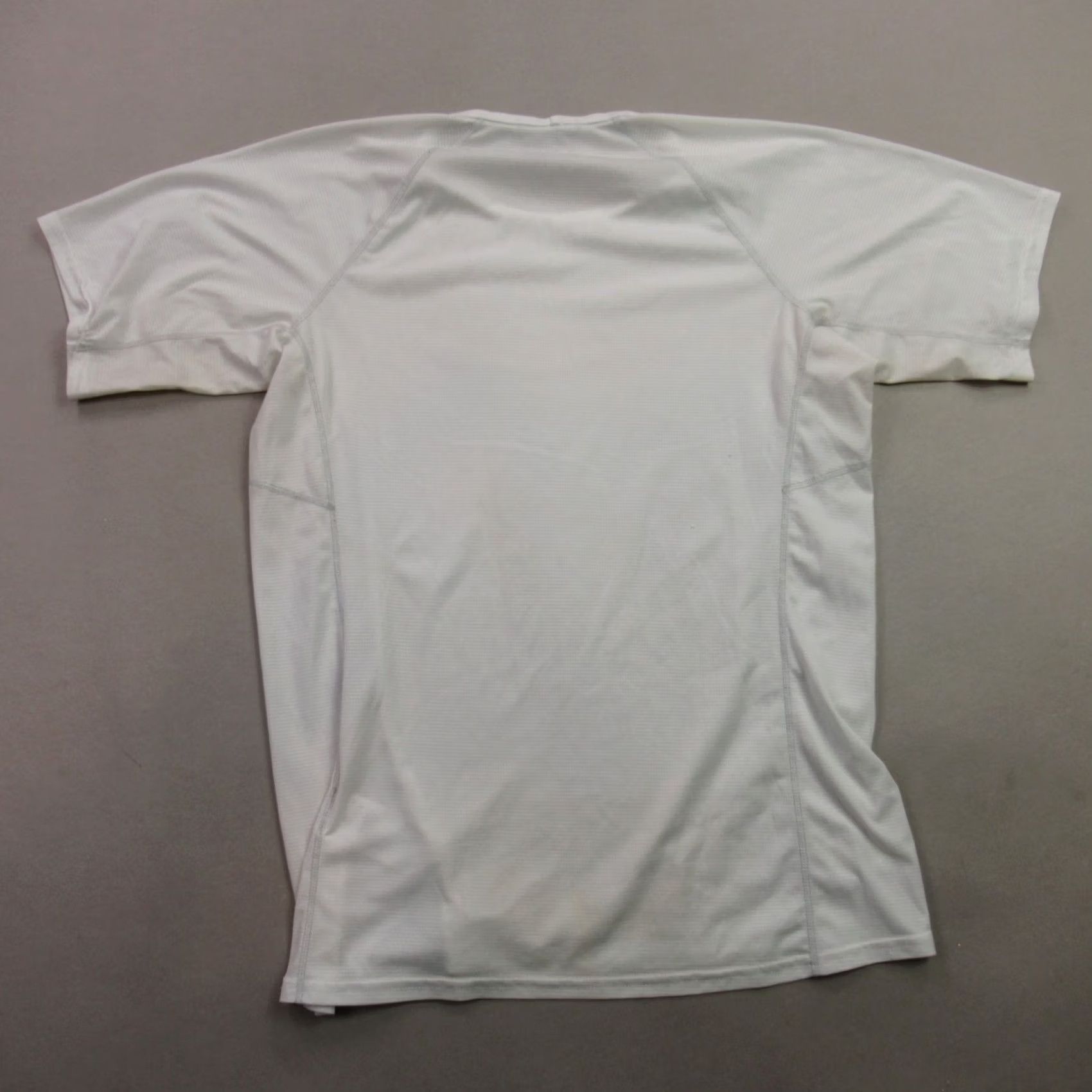 Patagonia Patagonia Shirt Womens Medium White Short Sleeve Crew Neck Lightweight Casual Size M / US 6-8 / IT 42-44 - 5 Thumbnail