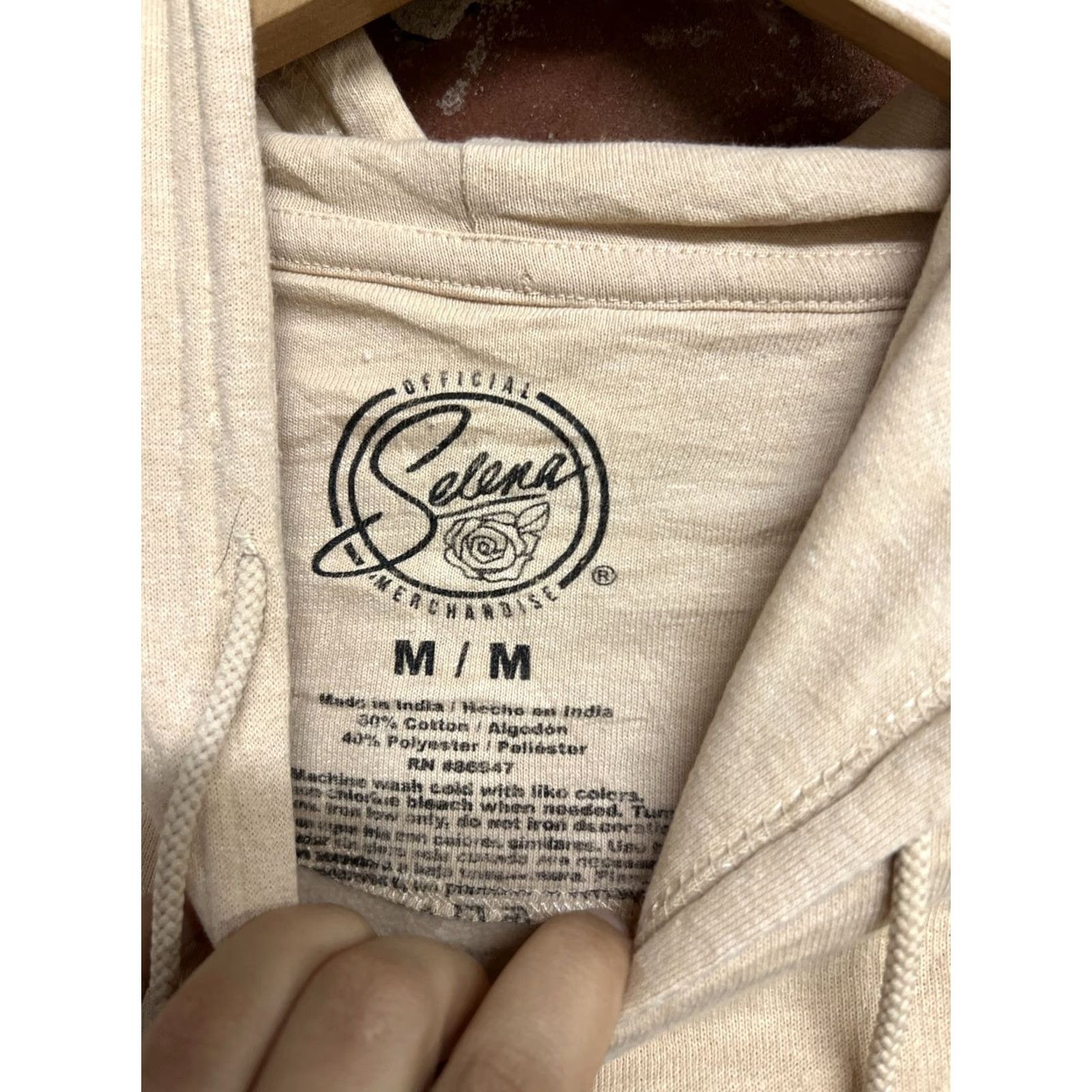 Vintage Selena Hoodie Mens Medium Como La Flor Official Merch Pullover Sweatshirt T30 Beige Hooded Music Reg 24x27 Size M / US 6-8 / IT 42-44 - 2 Thumbnail