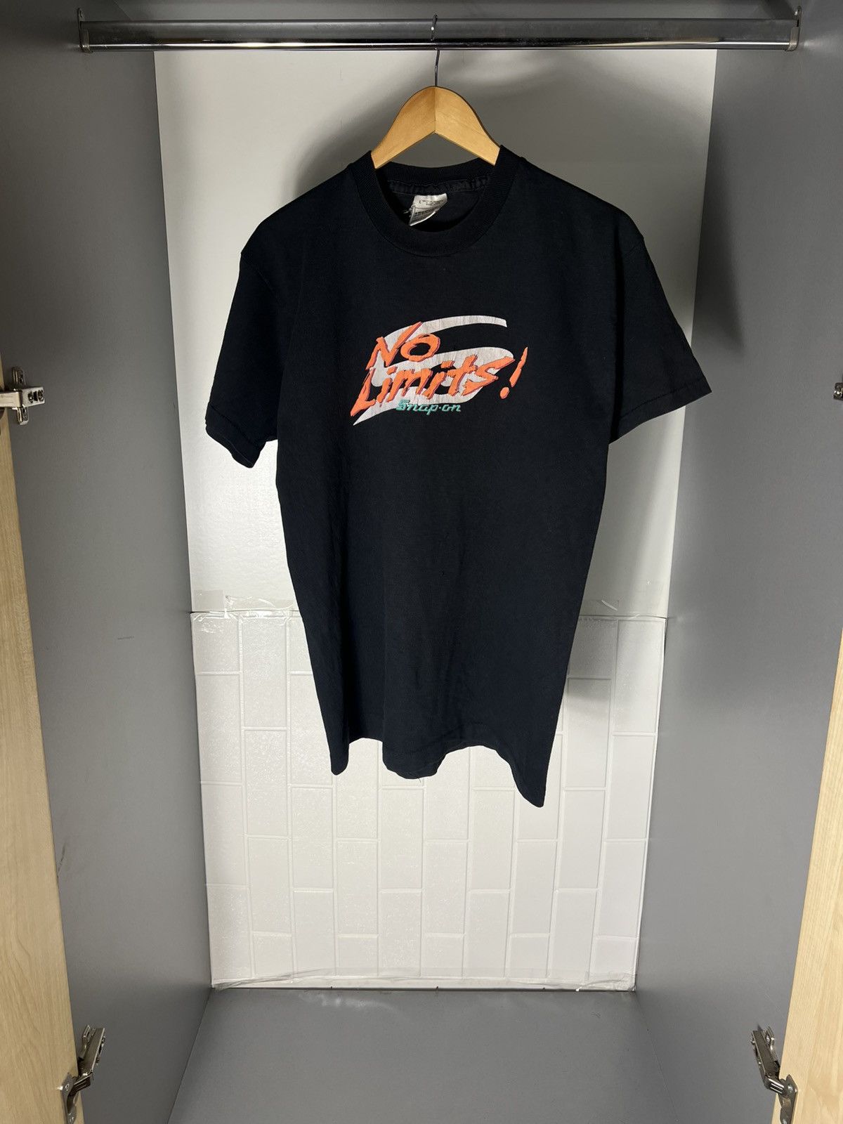 Band Tees VINTAGE NO LIMITS SNAP-ON ROCK T-SHIRT METAL RETRO Y2K 90s Size US L / EU 52-54 / 3 - 5 Thumbnail