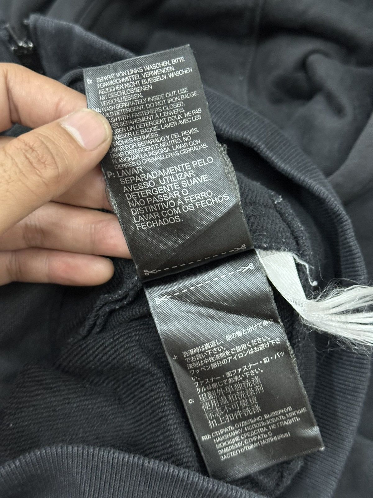 Y-3 Y-3 Yohji Yamamoto Logo Hoodies in Black Size US M / EU 48-50 / 2 - 15 Thumbnail