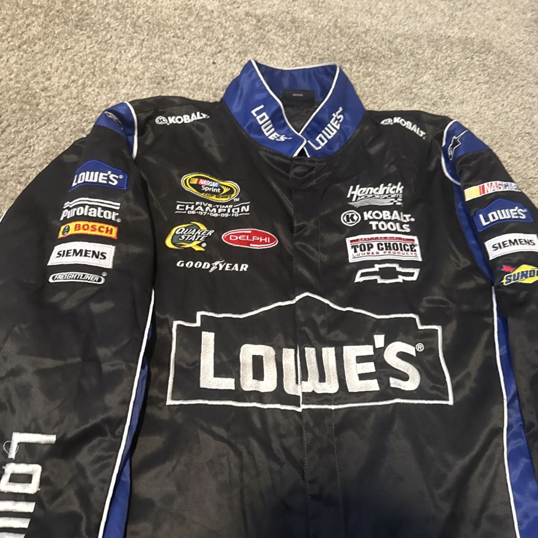 Chase Authentics Nascar Racing Lowe’s Jimmie Johnson 2011 Snap Front Jacket XL Men Polyester Blue Bomber Snap Front Chase Authentics Racing Mens XL Size US XL / EU 56 / 4 - 7 Thumbnail