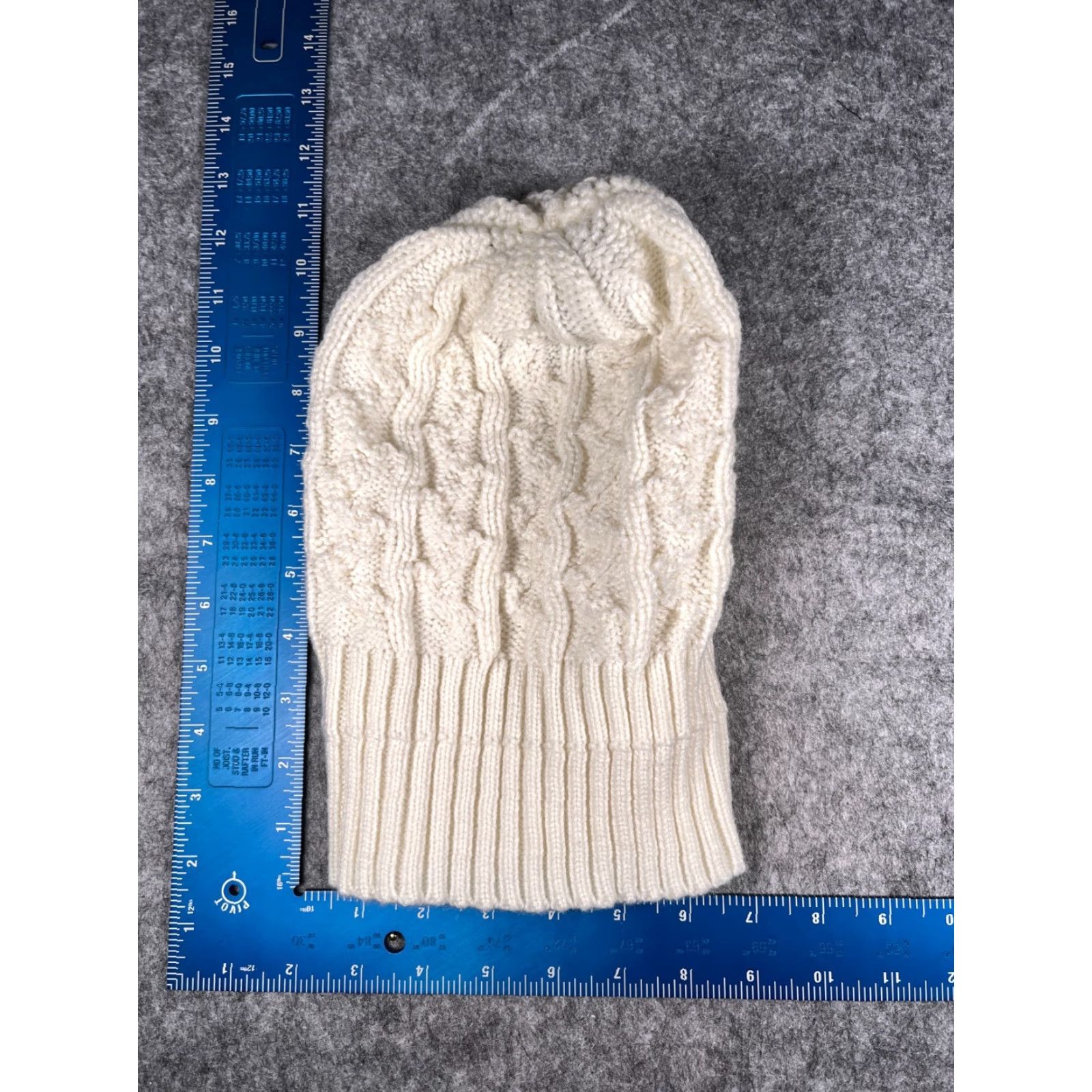 Vintage Beanie Toque Womens One Size White Cable Knit Acrylic Faux Fur Pom Ski Outdoors Size ONE SIZE - 5 Thumbnail