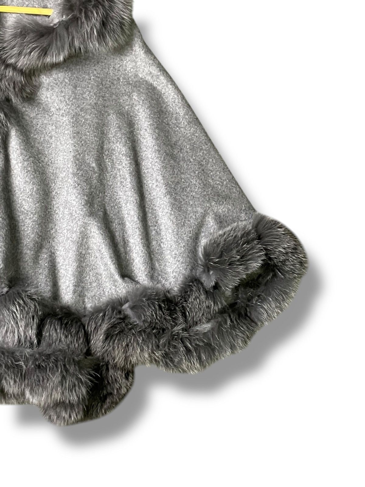 Japanese Brand × Vintage Saga Furs Cashmere Fur Cloak Cape (52) Size US L / EU 52-54 / 3 - 3 Thumbnail