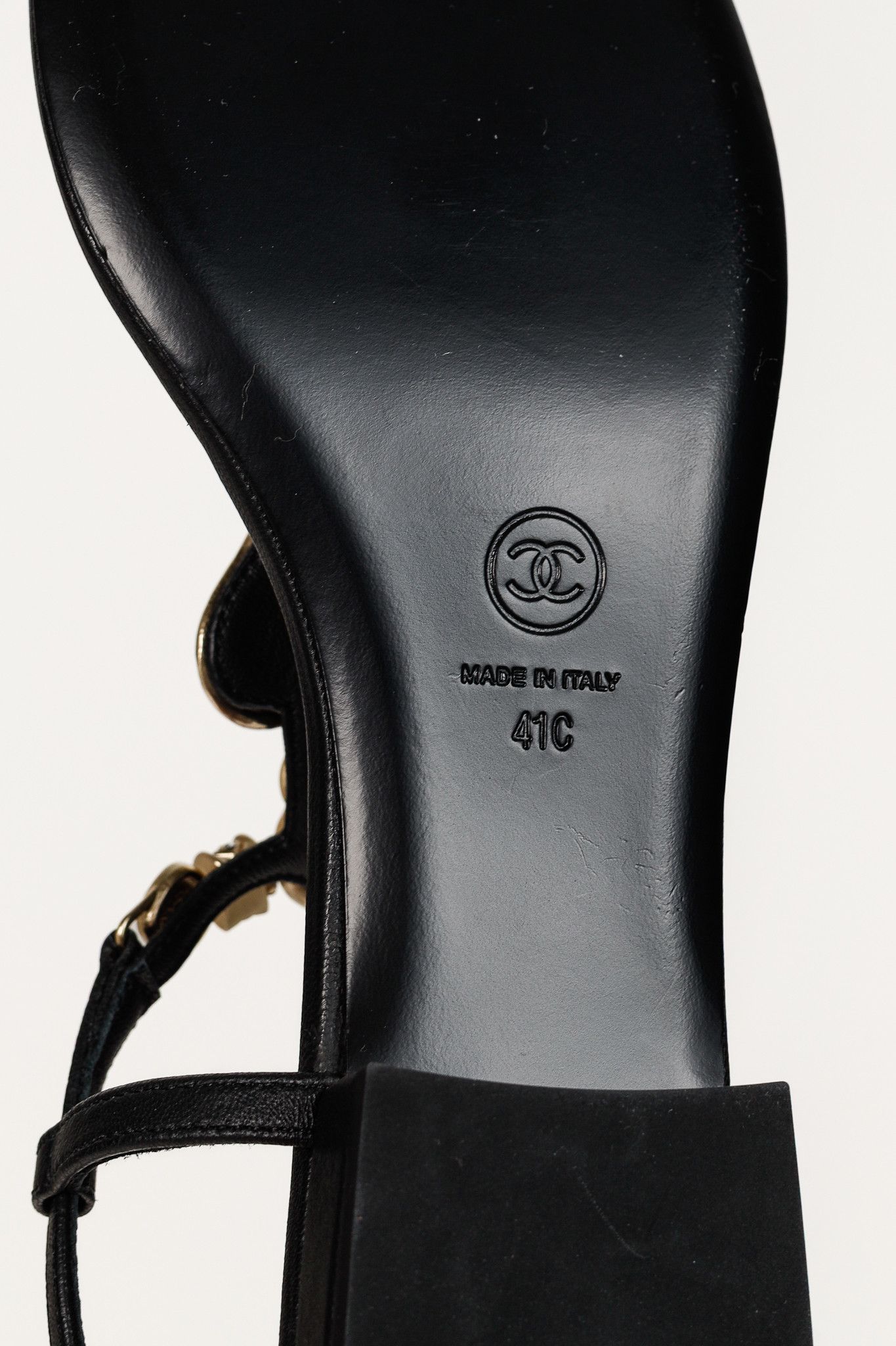 Chanel Chanel Cruise 2023 Embellished Heart Leather Thong Sandals Size US 10.5 / IT 40.5 - 6 Thumbnail