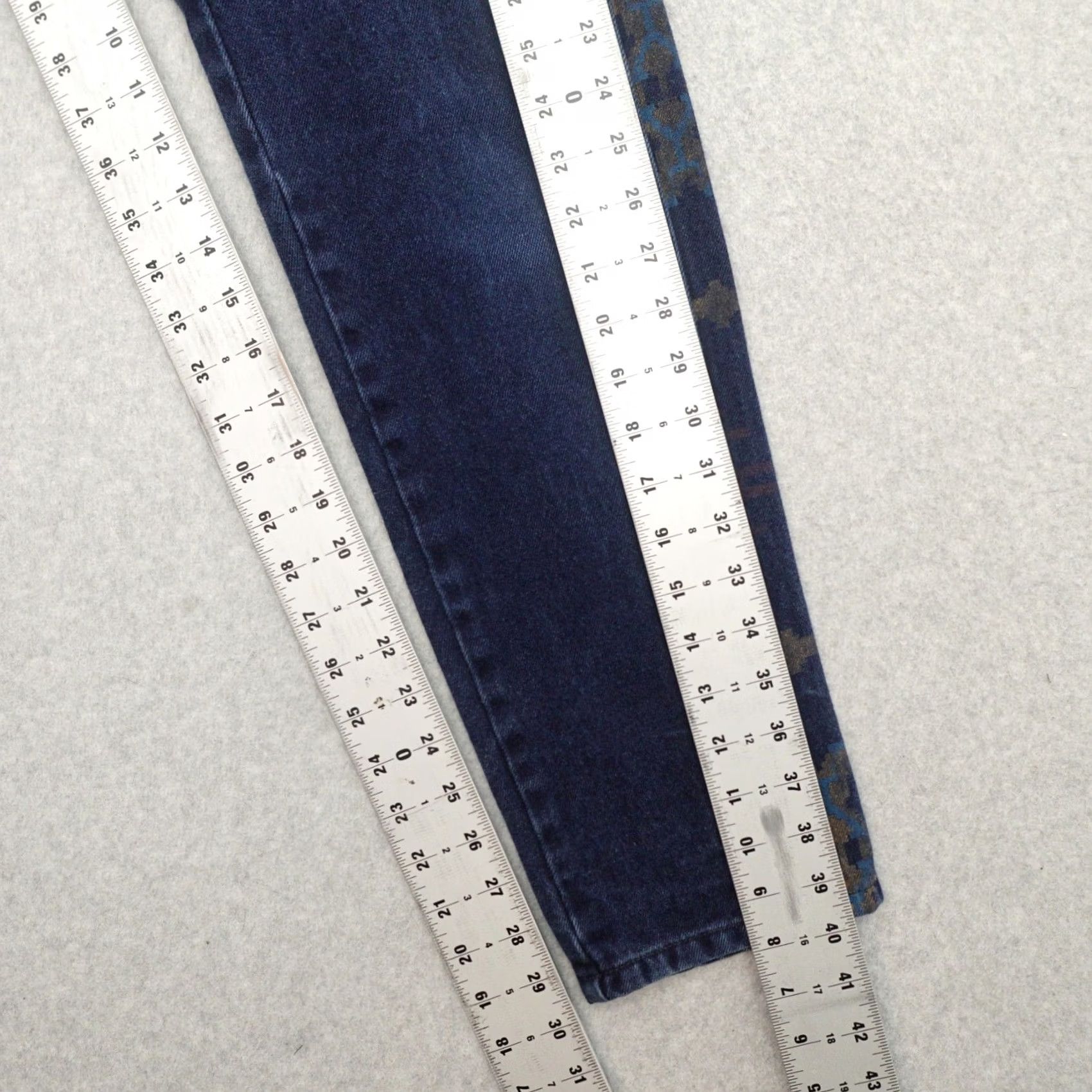 Jordache VINTAGE Jordache Womens Jeans 7 (7x29) Side Seam Camouflage Print Tapered Size 28" / US 6 / IT 42 - 7 Thumbnail