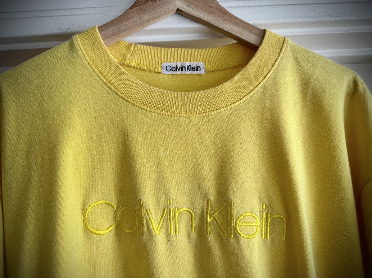 Calvin Klein × Vintage Vintage Y2K 80s Calvin Klein T Shirt Single Stitch Cropped Size US L / EU 52-54 / 3 - 3 Thumbnail