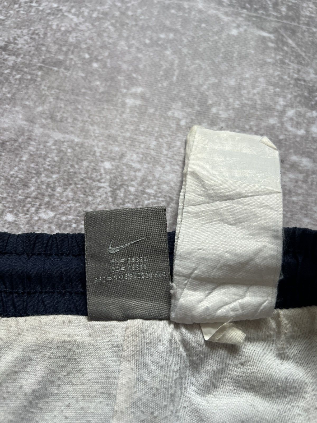 Nike Vintage Nike Track Pants Nylon Baggy Double Swoosh Hype Y2K Size US 38 / EU 54 - 7 Thumbnail