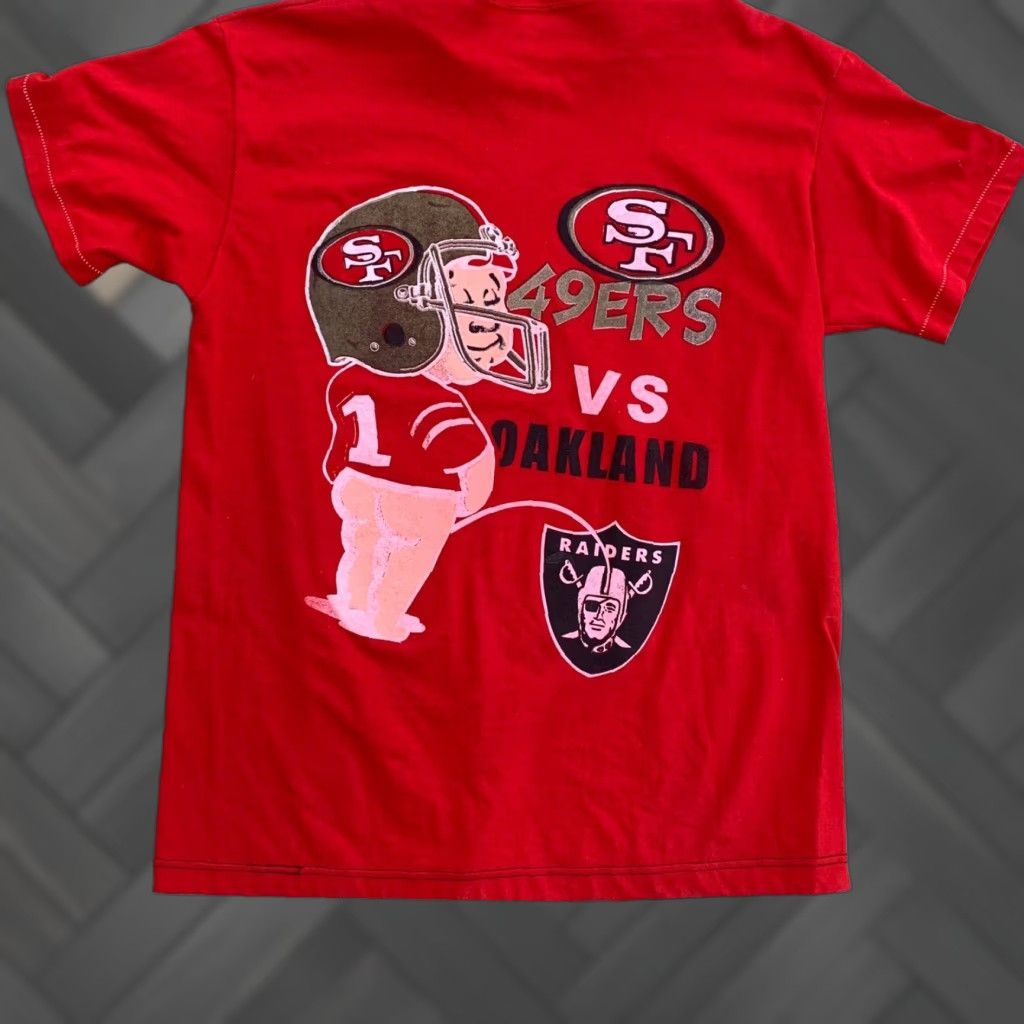 Vintage VINTAGE 49ERS VS RAIDERS Rivalry T Shirt Men L Red 100% Cotton Made in USA Graphic Tee San Francisco Oakland Football Humour (Humor) / Novelty Size US L / EU 52-54 / 3 - 1 Thumbnail