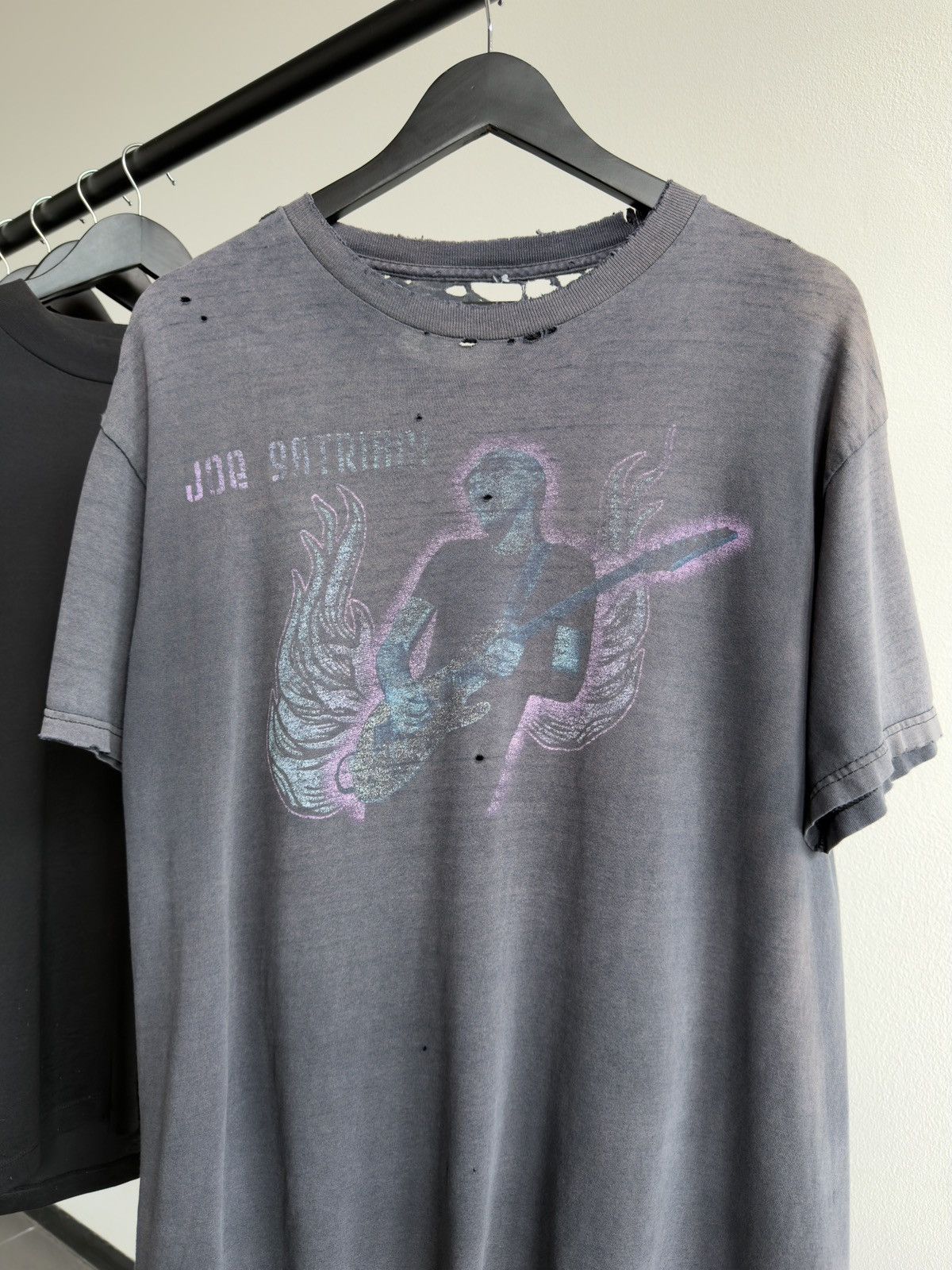 Band Tees Vintage Thrashed Joe Satriani 2000s Faded Erd Band Tee Size US L / EU 52-54 / 3 - 2 Thumbnail