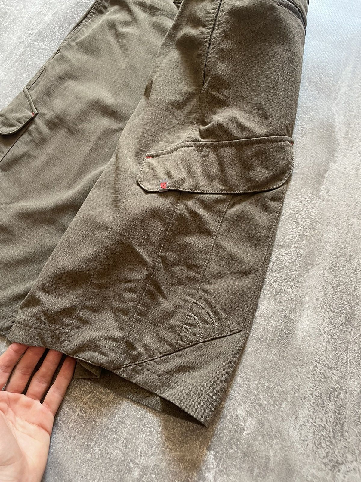 The North Face Vintage The North Face Cargo Shorts 32 Size US 32 / EU 48 - 3 Thumbnail