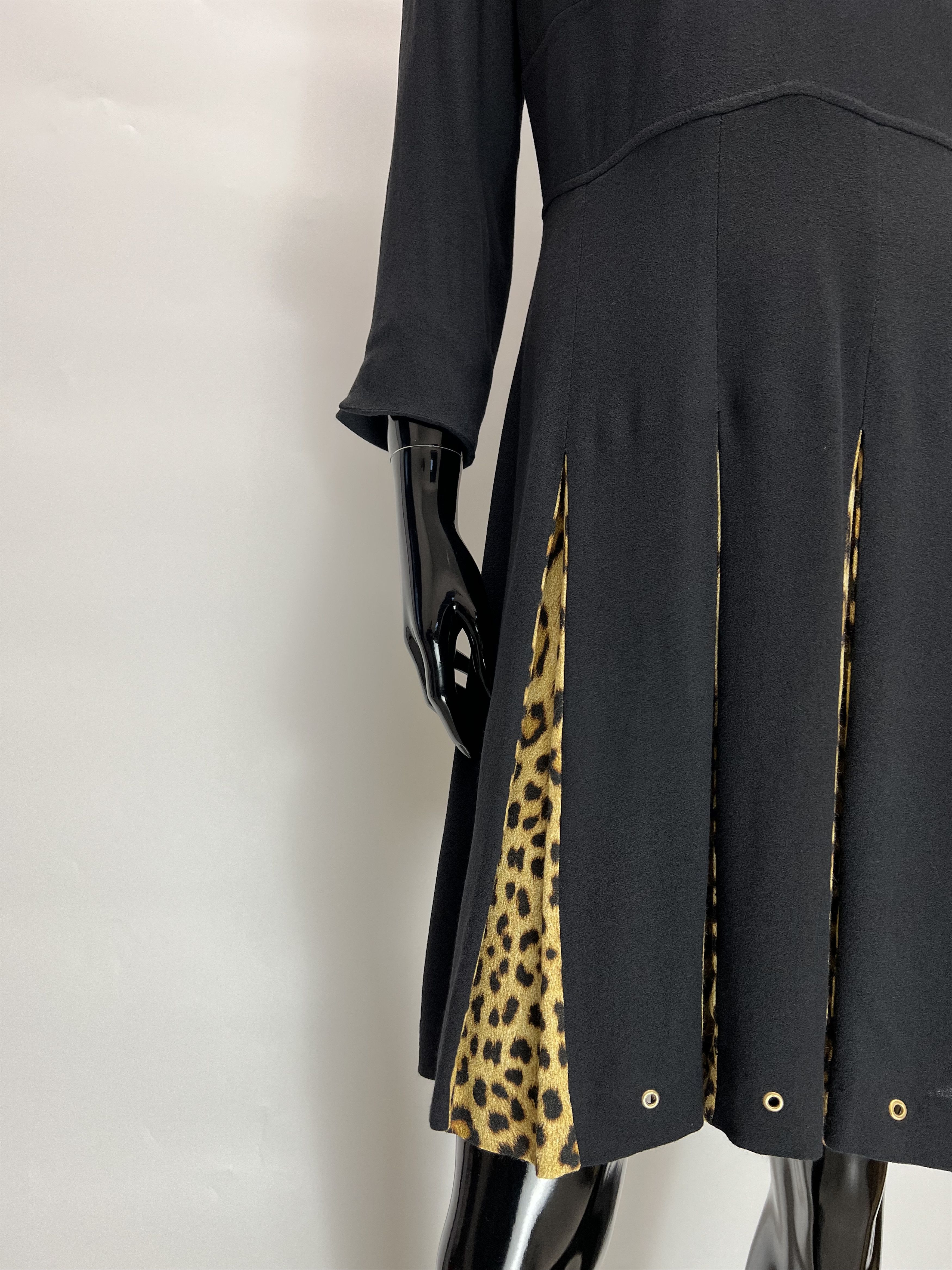 Cavalli Class Cavalli Class 3/4 Sleeve V-Neck Pleated Dress Leopard Print Size M / US 6-8 / IT 42-44 - 4 Thumbnail