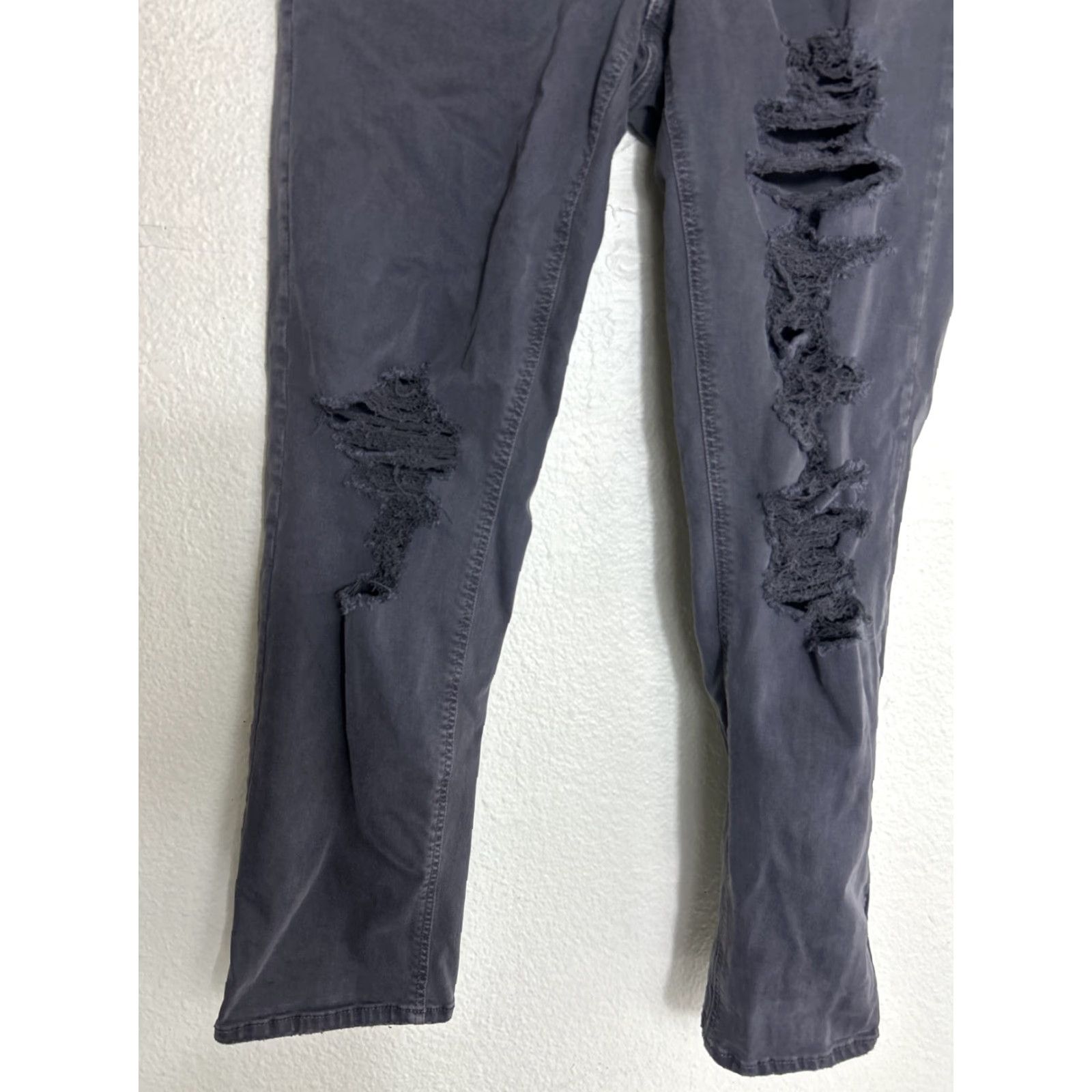 American Eagle Outfitters American Eagle Outfitters Tomgirl Jeans Women's 8 Gray Distressed Mid-Rise Size 30" / US 8 / IT 44 - 2 Thumbnail