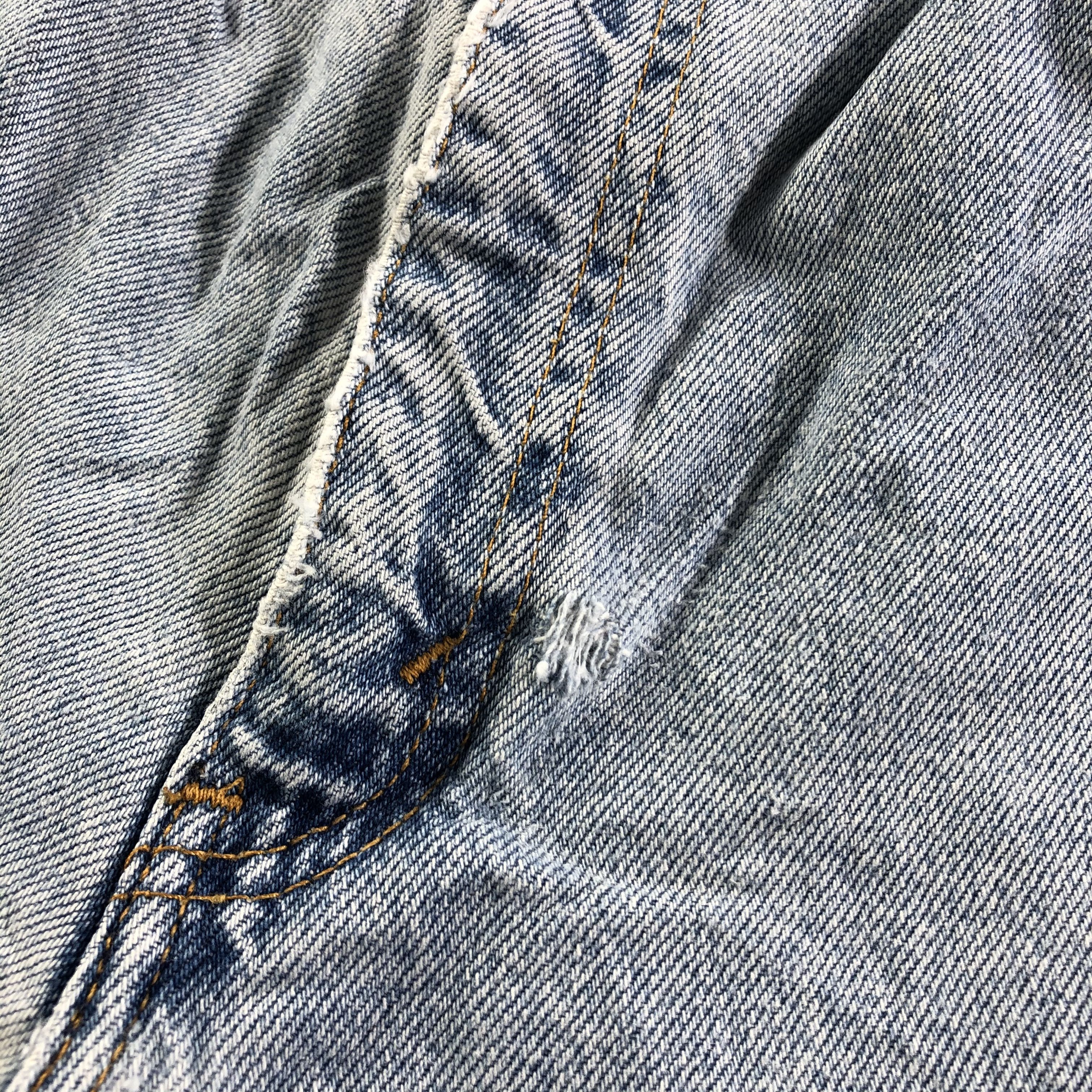 Levi's Vintage 90s Light Wash Levis Jeans-J3316 Size US 33 - 9 Thumbnail