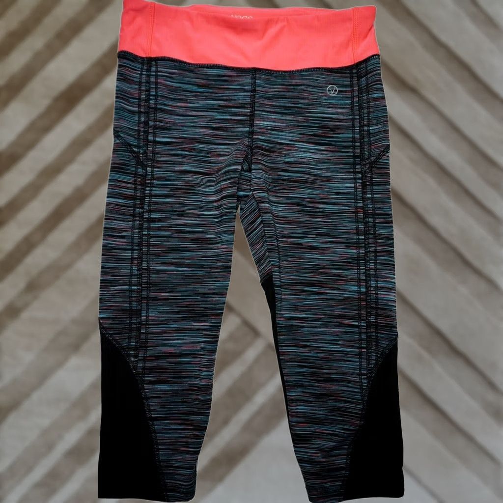 Logo Athletic Vogo Athletica Women S Poly Spandex Hot Pink Compression Leggings Capris Leggings Womens S Color Multicolor Crew/Capri Style compression Size 28" / US 6 / IT 42 - 1 Thumbnail